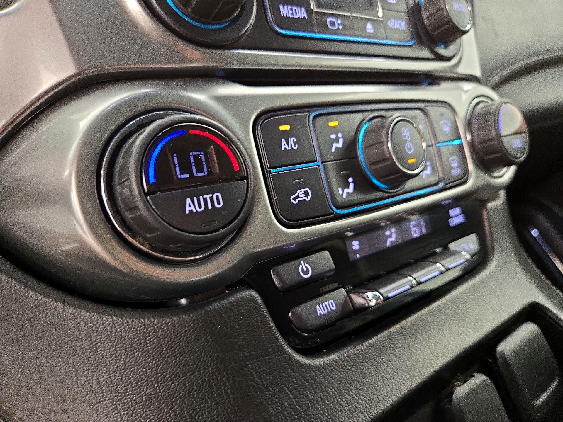 Thumbnail: 2019 Chevrolet Tahoe - 16