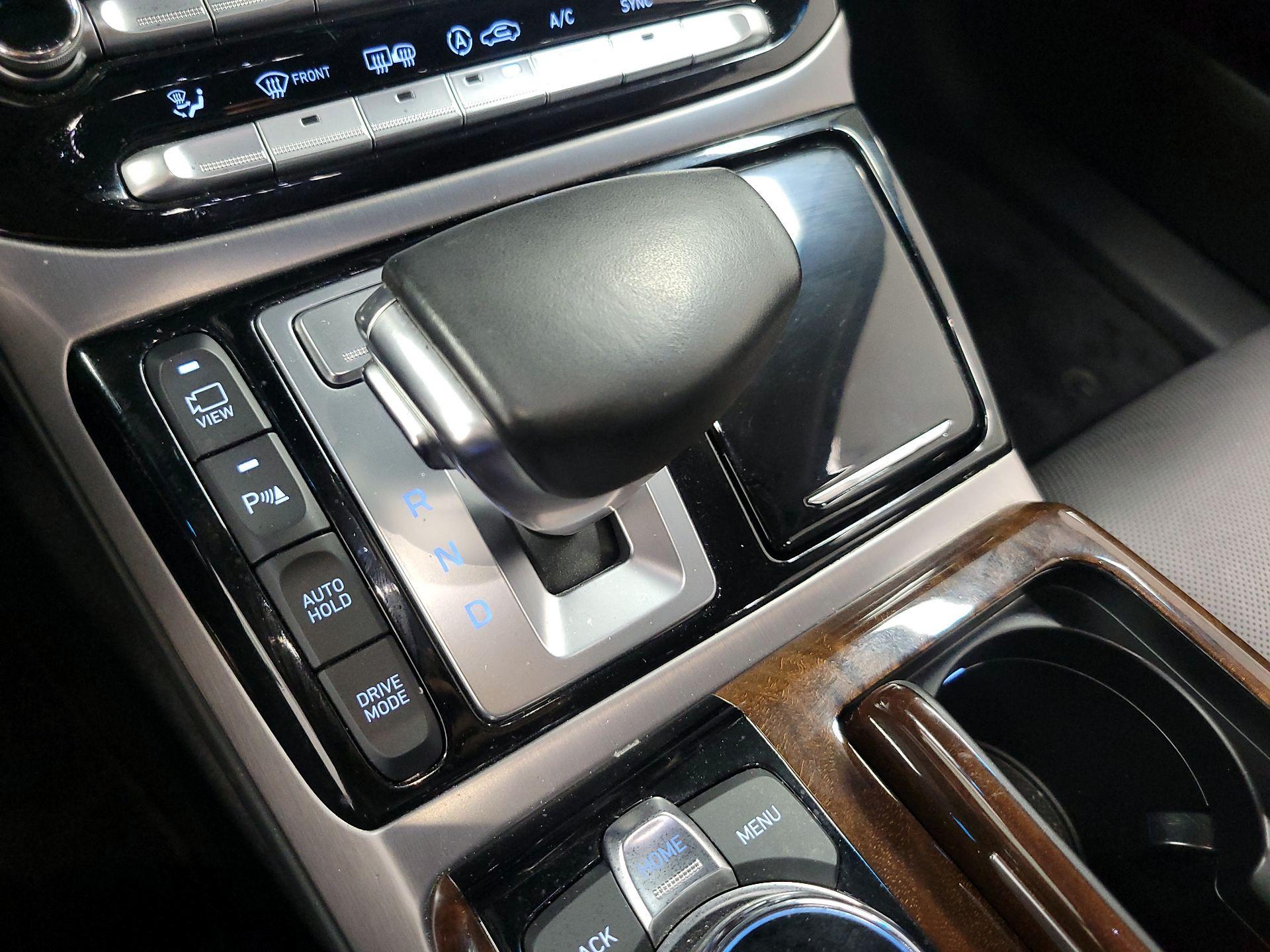 Thumbnail: 2019 Genesis G90 - 18