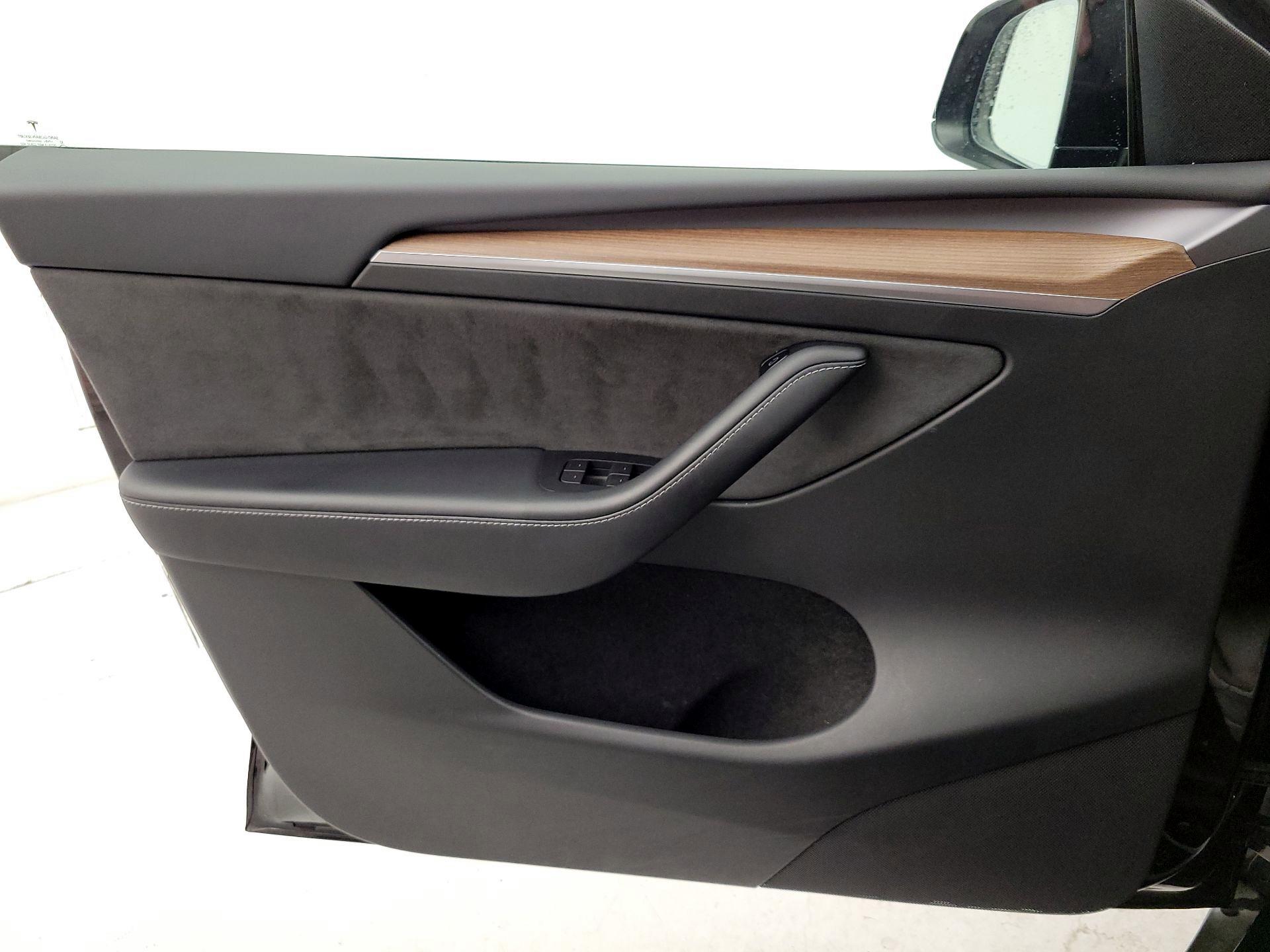 Thumbnail: 2022 Tesla Model Y - 12