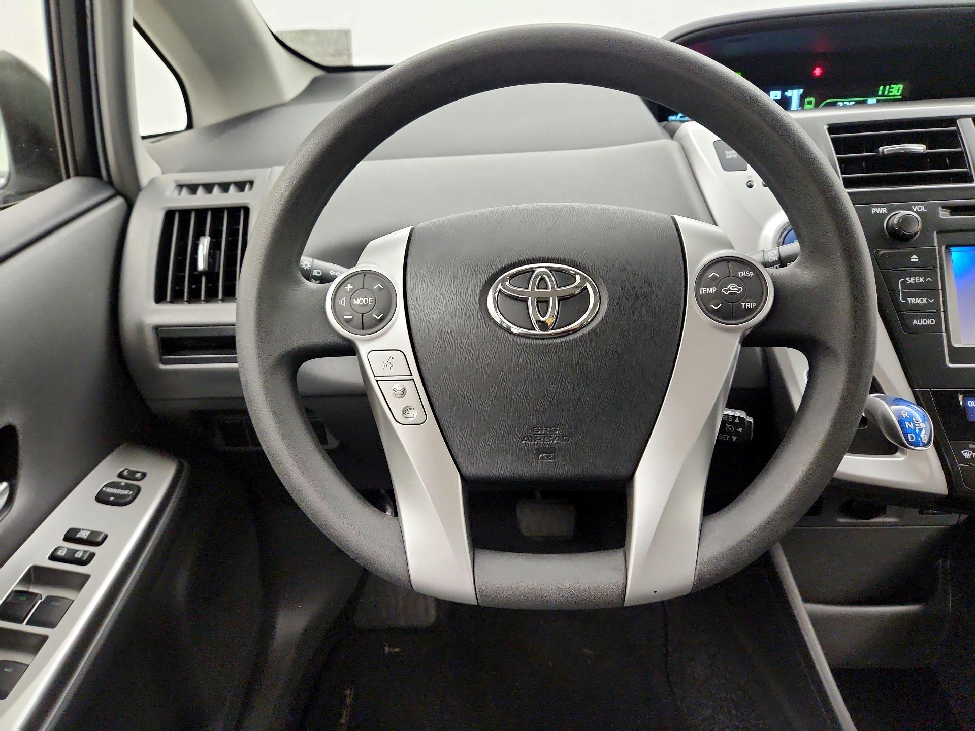 Thumbnail: 2013 Toyota Prius v - 10