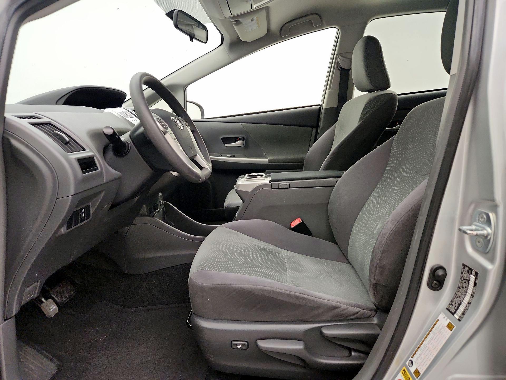 Thumbnail: 2013 Toyota Prius v - 11