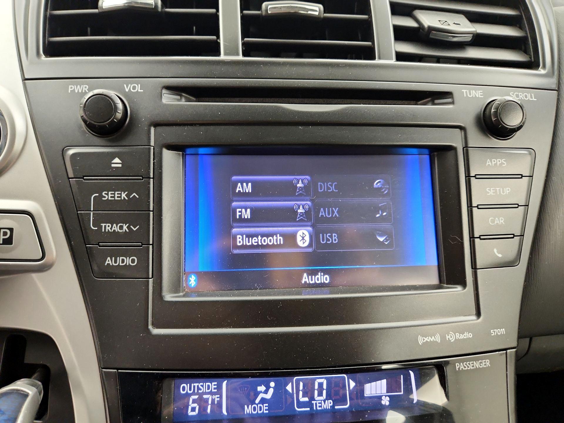 Thumbnail: 2013 Toyota Prius v - 15