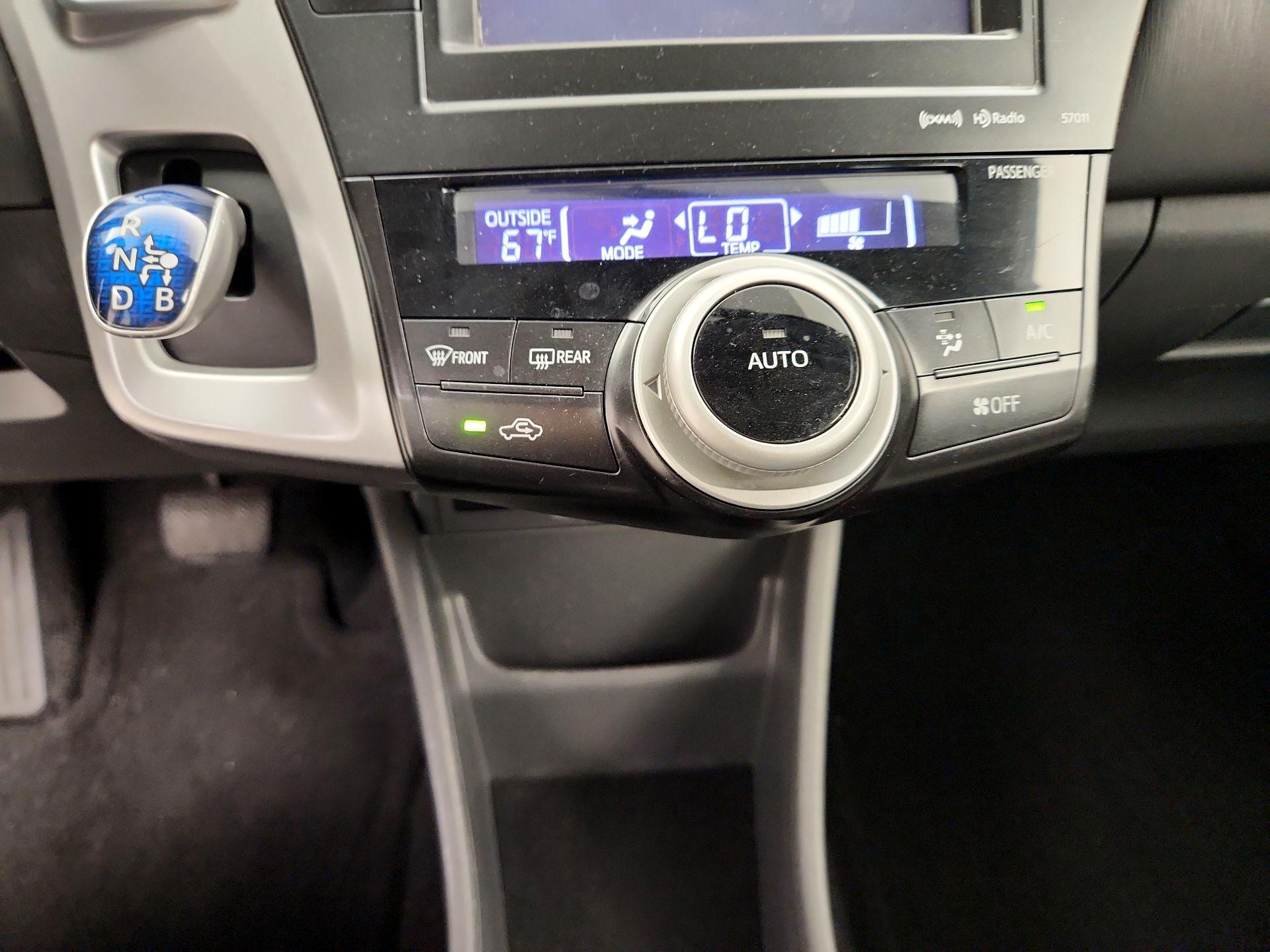 Thumbnail: 2013 Toyota Prius v - 16