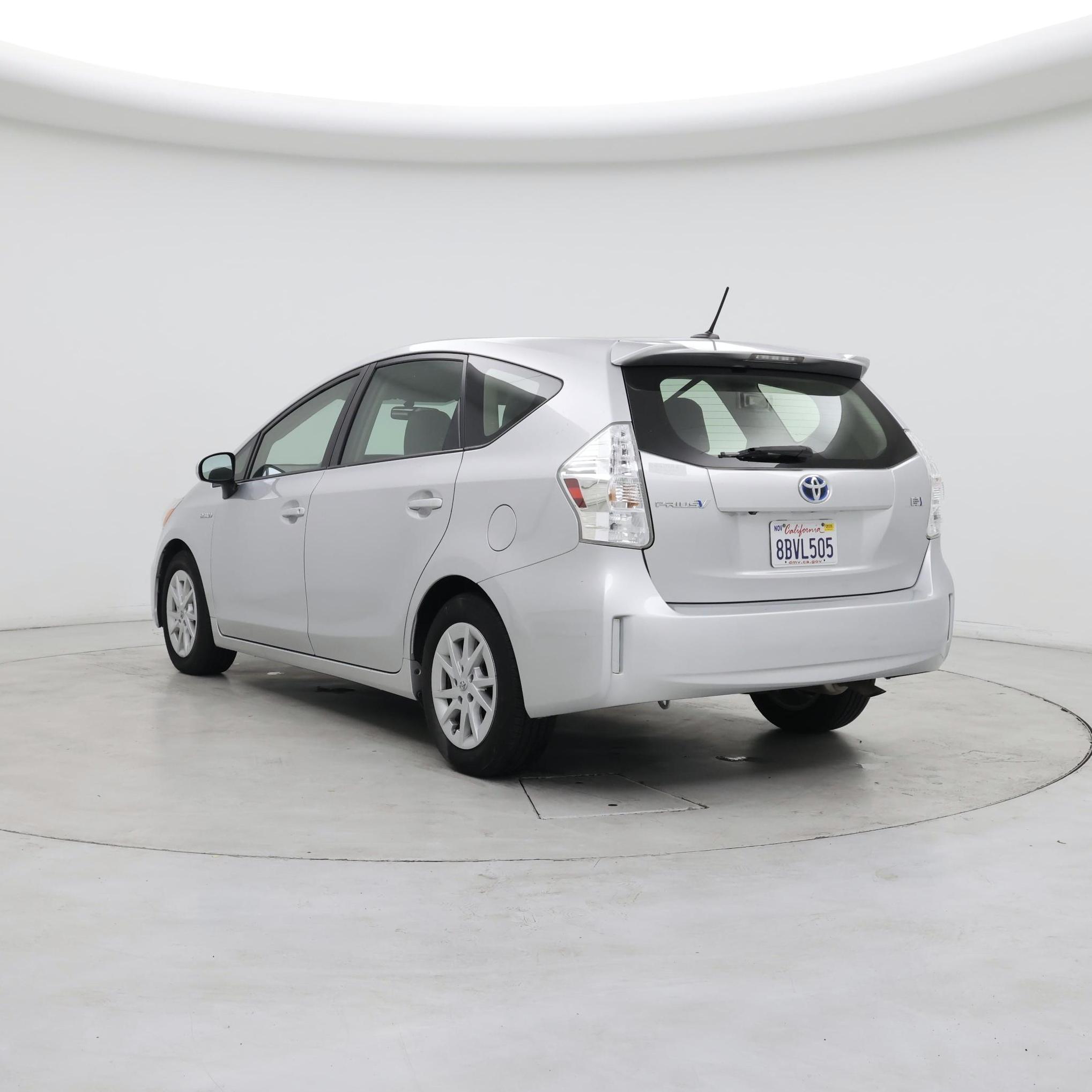 Thumbnail: 2013 Toyota Prius v - 2