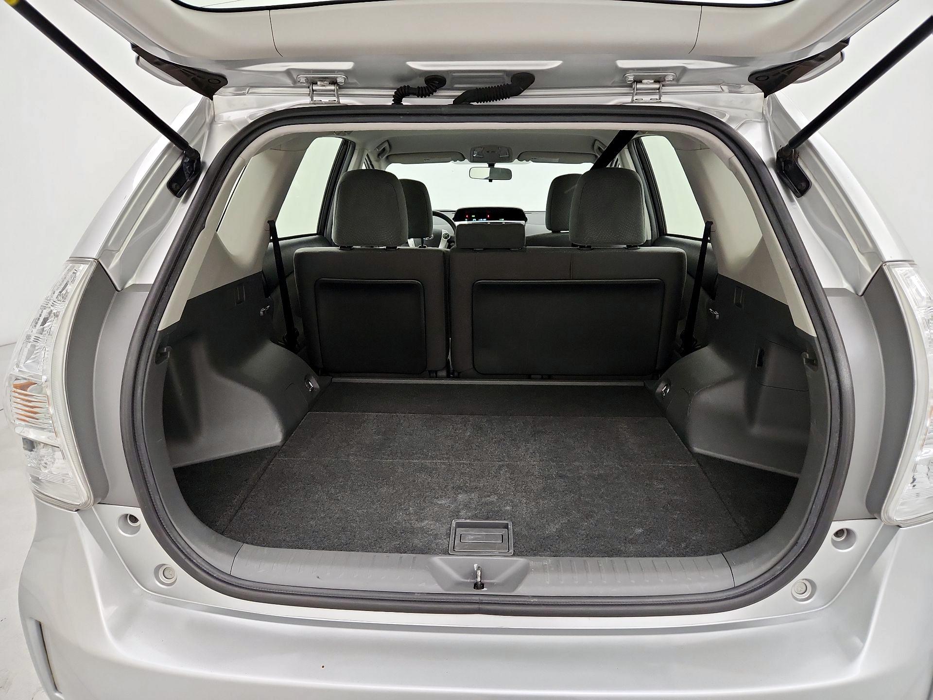 Thumbnail: 2013 Toyota Prius v - 20