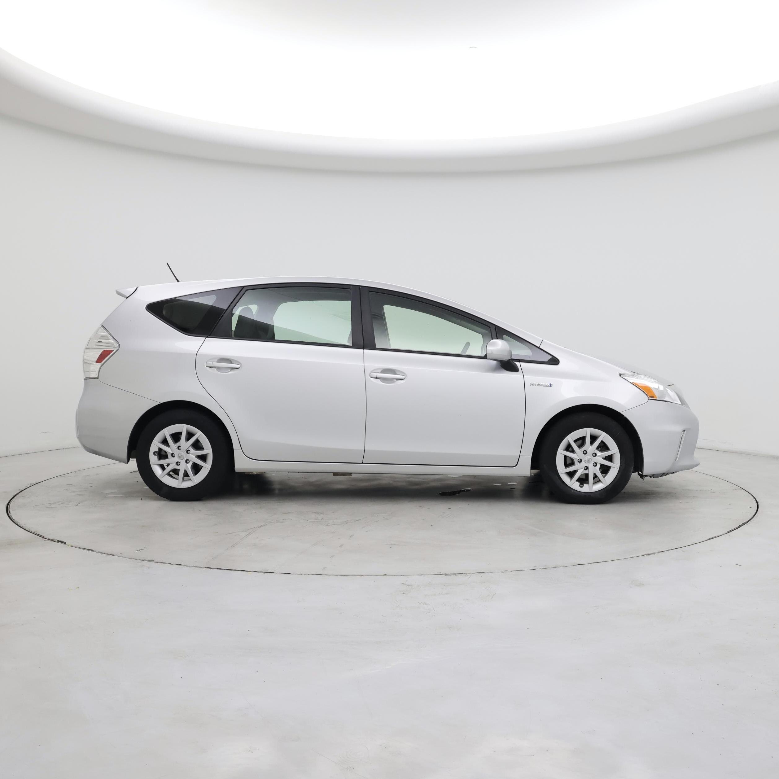 Thumbnail: 2013 Toyota Prius v - 7