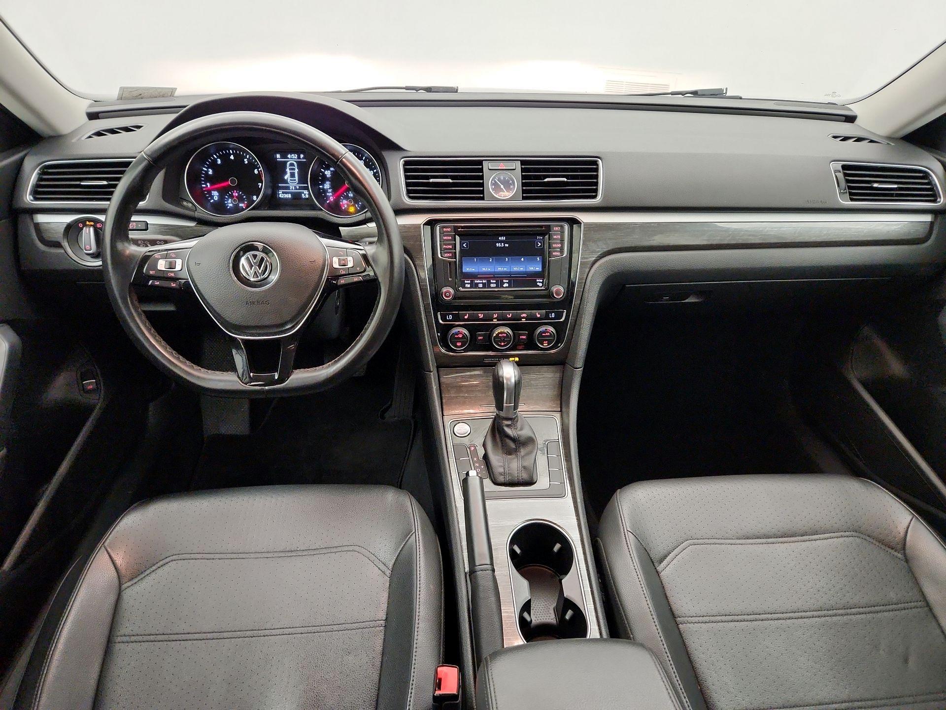 Thumbnail: 2017 Volkswagen Passat - 9