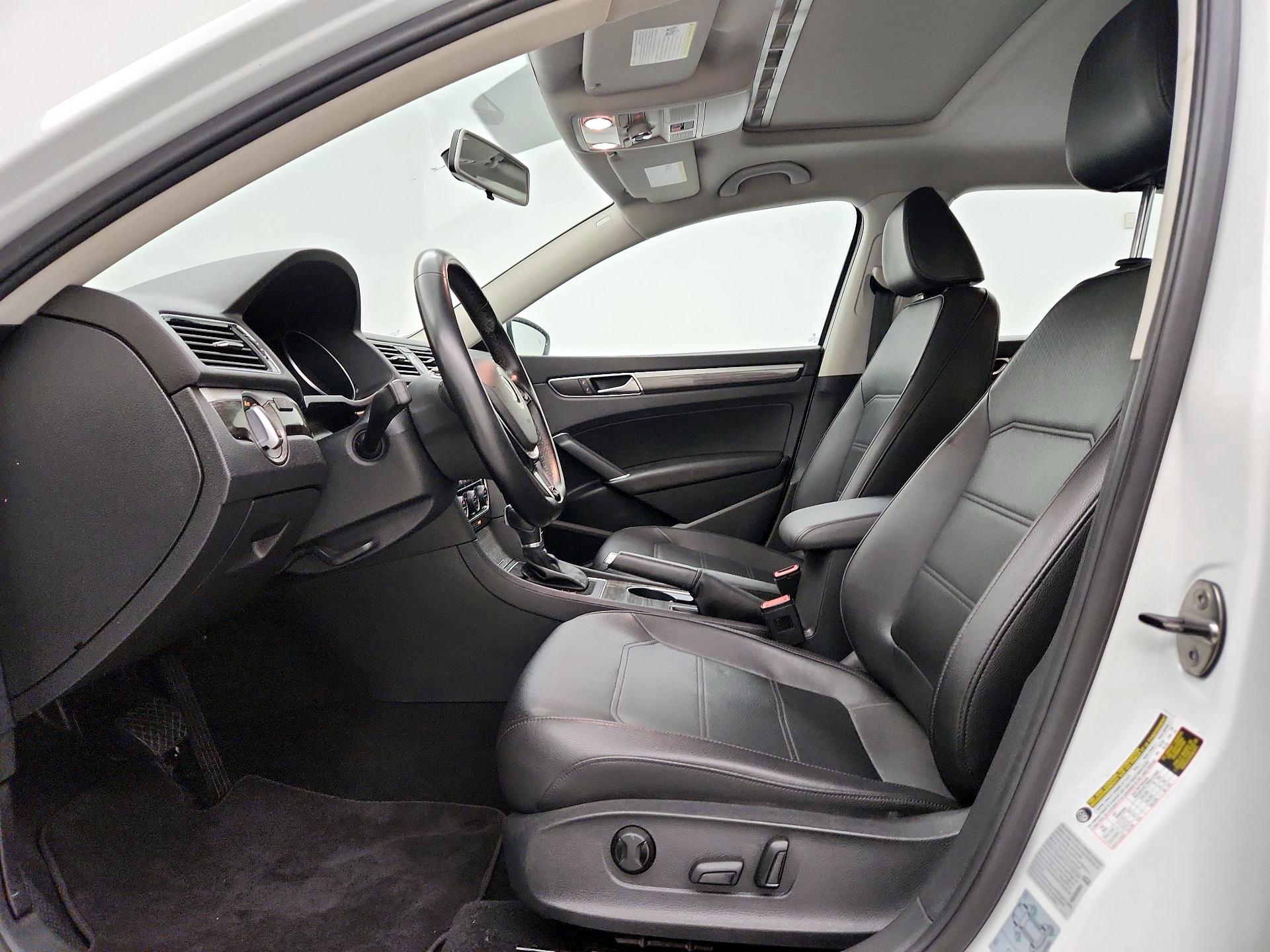 Thumbnail: 2017 Volkswagen Passat - 11