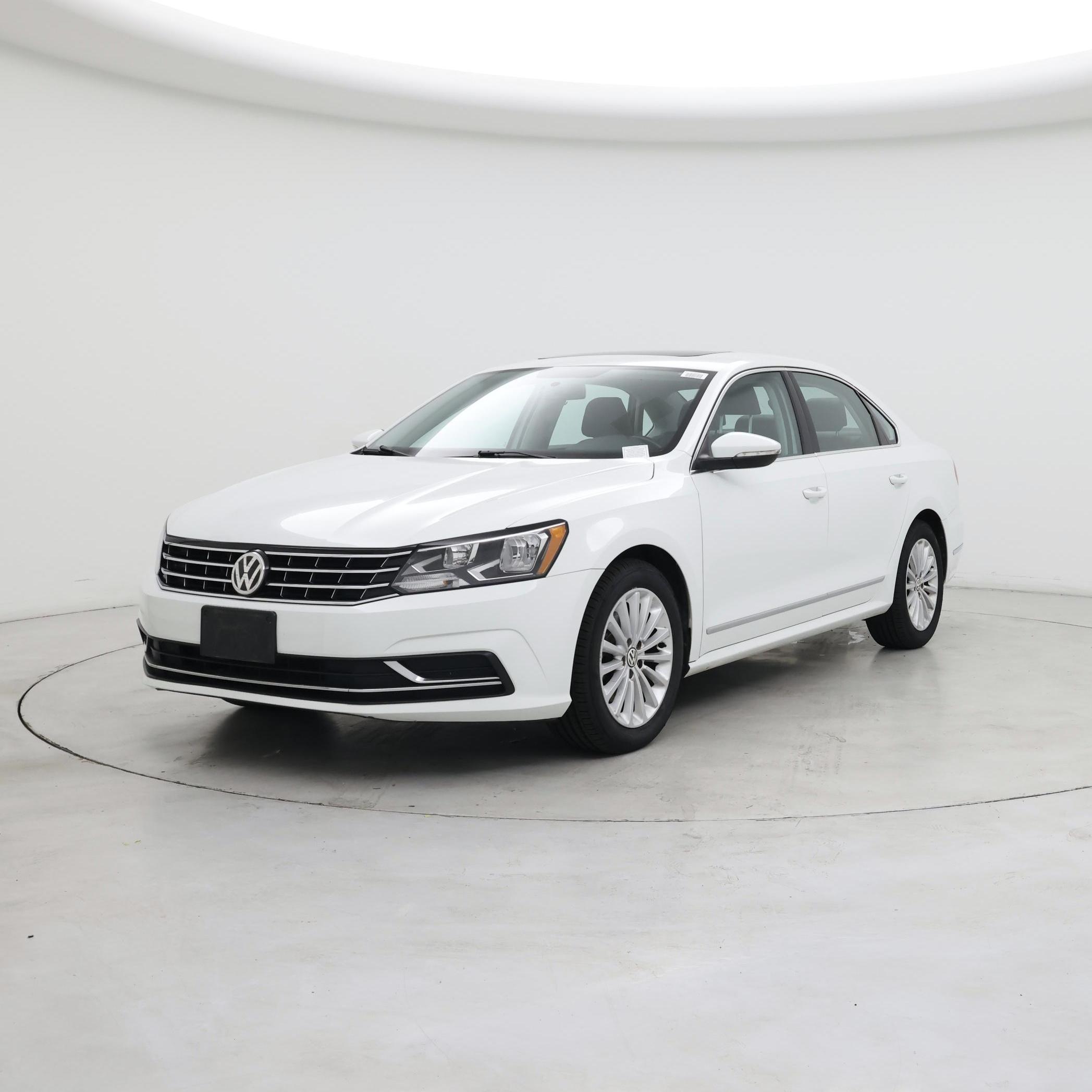 Thumbnail: 2017 Volkswagen Passat - 4
