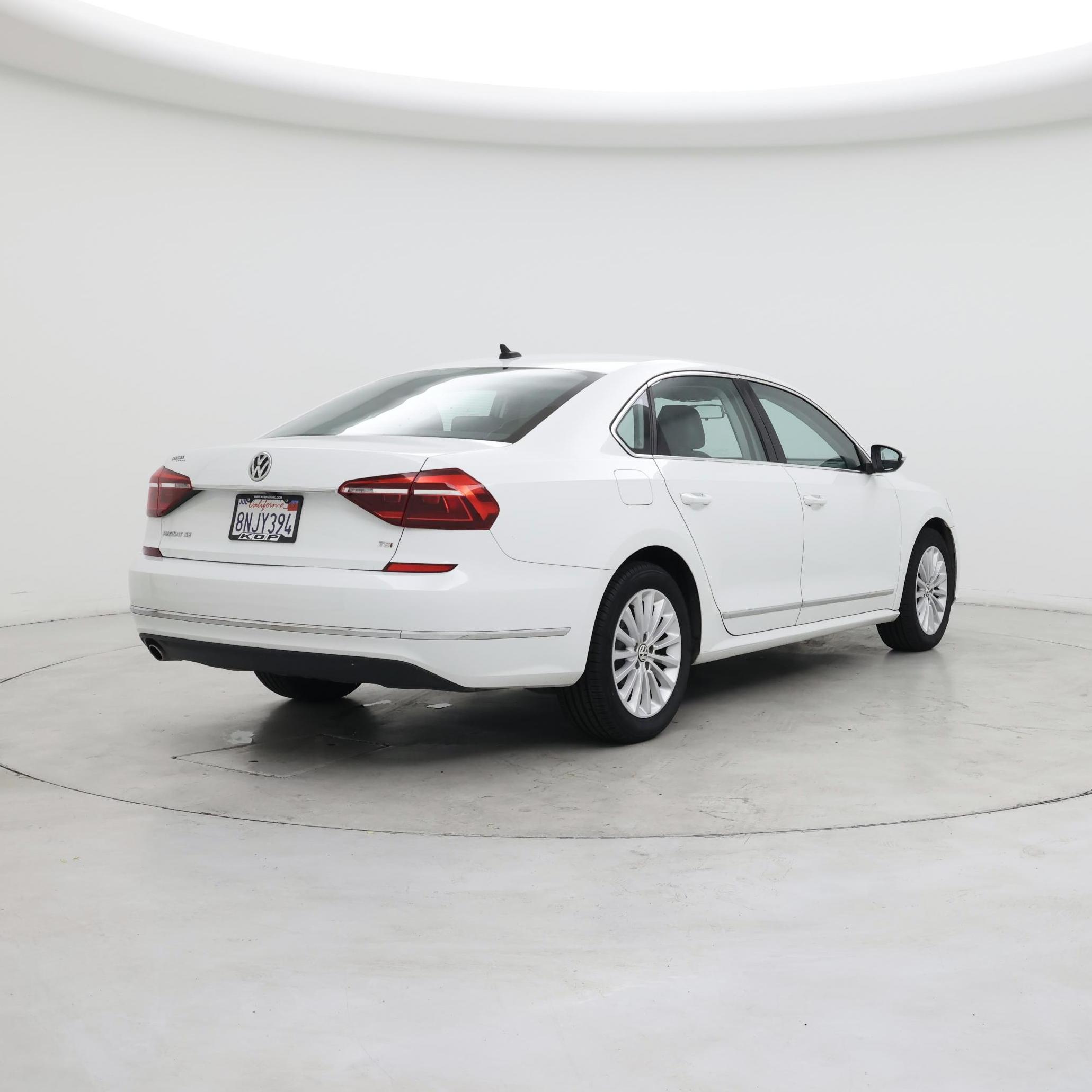 Thumbnail: 2017 Volkswagen Passat - 8