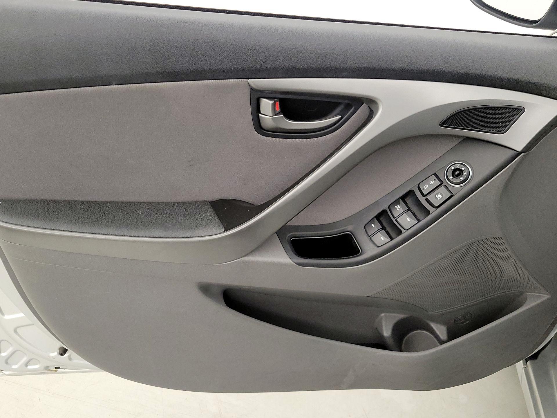 Thumbnail: 2015 Hyundai Elantra - 12