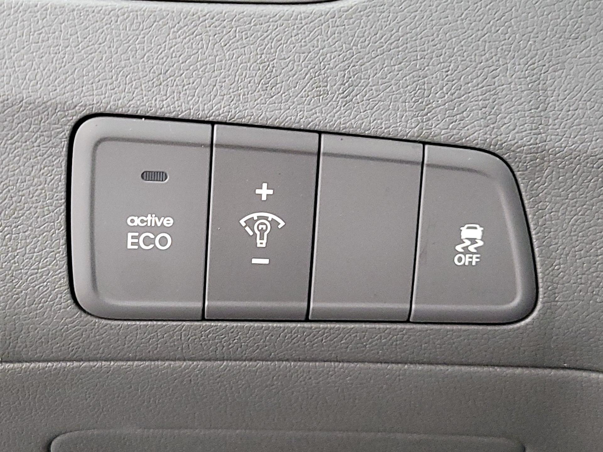 Thumbnail: 2015 Hyundai Elantra - 13
