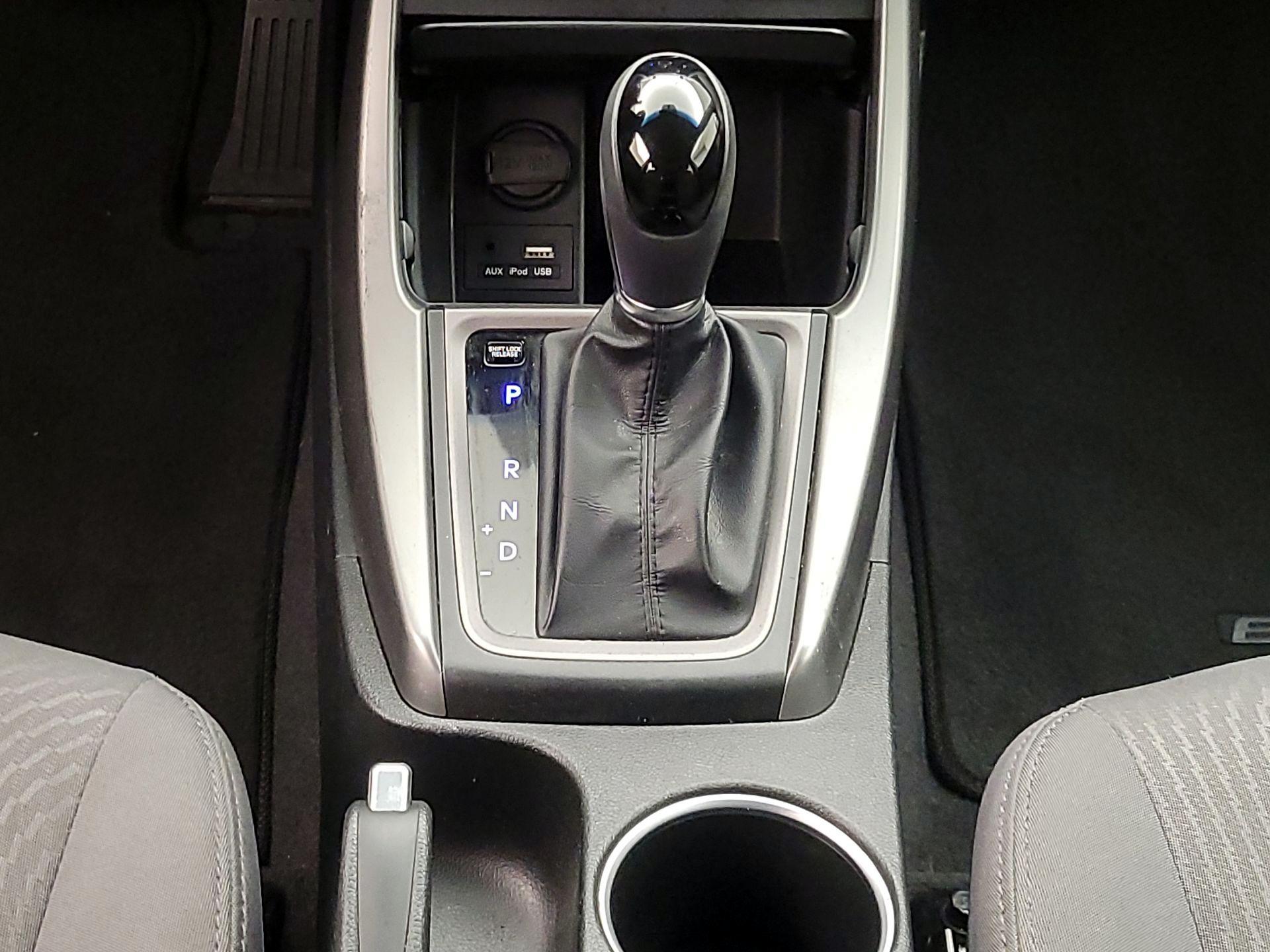 Thumbnail: 2015 Hyundai Elantra - 17