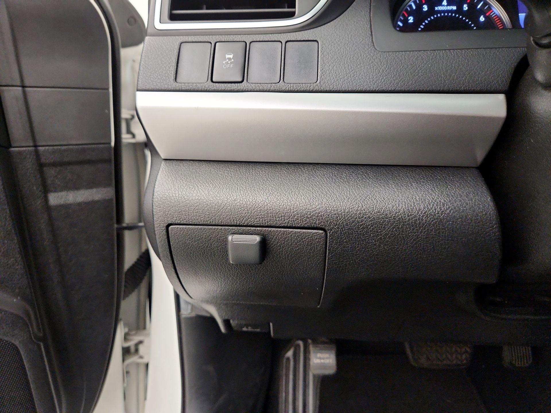 Thumbnail: 2015 Toyota Camry - 13