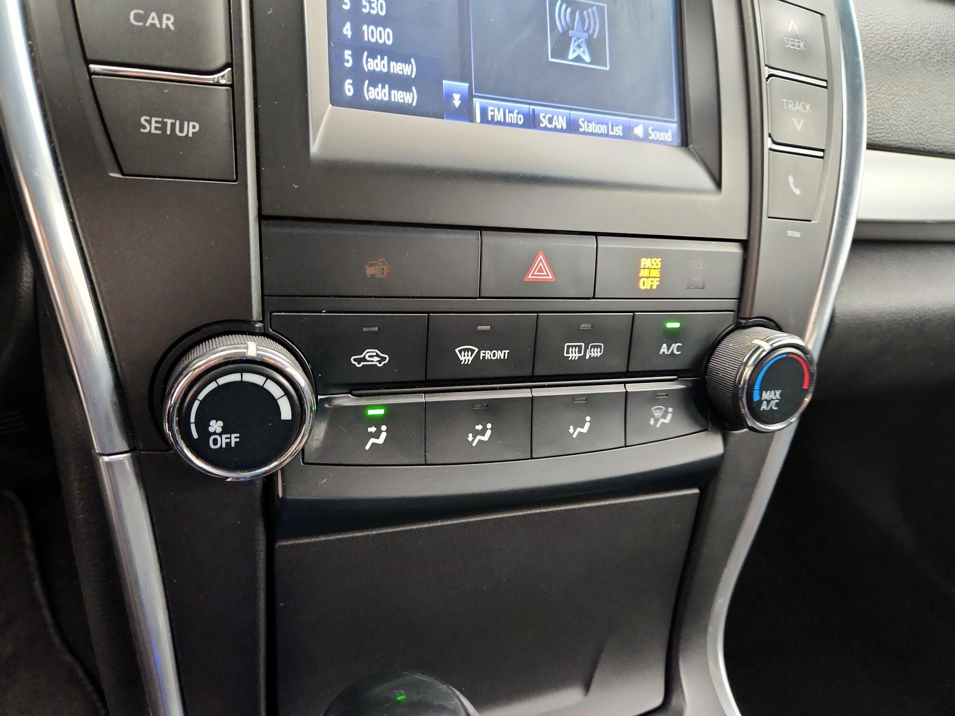 Thumbnail: 2015 Toyota Camry - 16