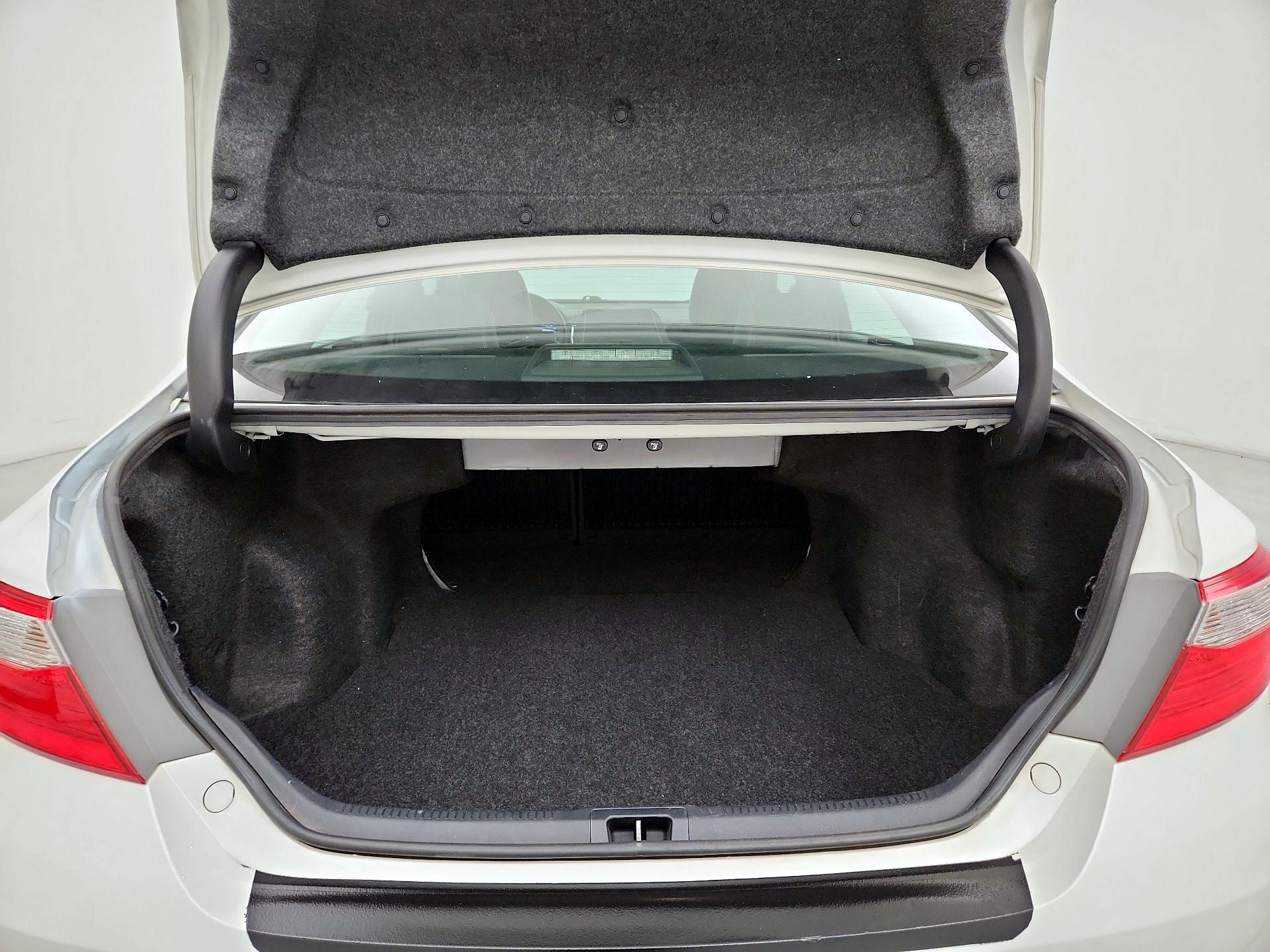 Thumbnail: 2015 Toyota Camry - 20