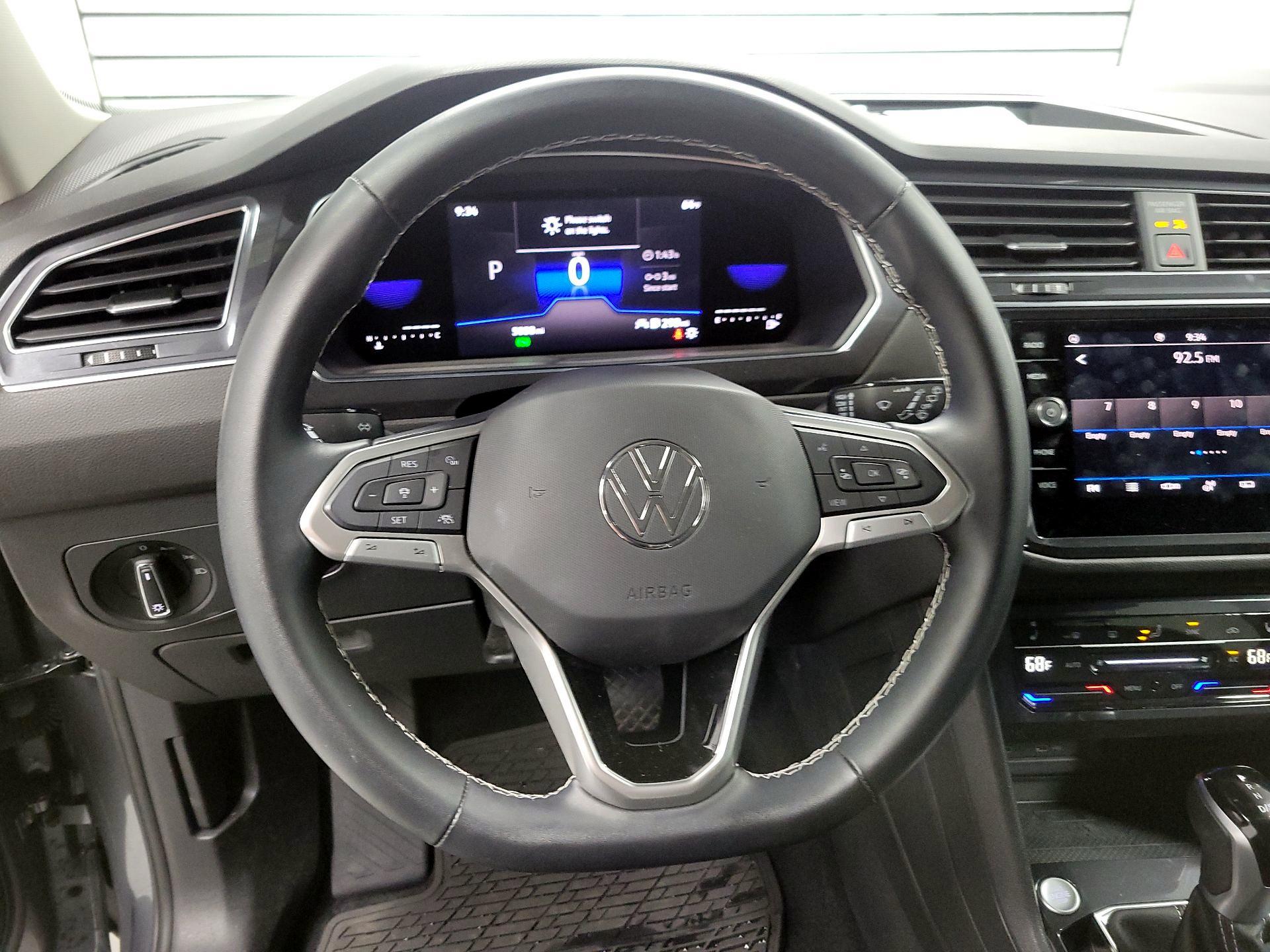 Thumbnail: 2022 Volkswagen Tiguan - 10