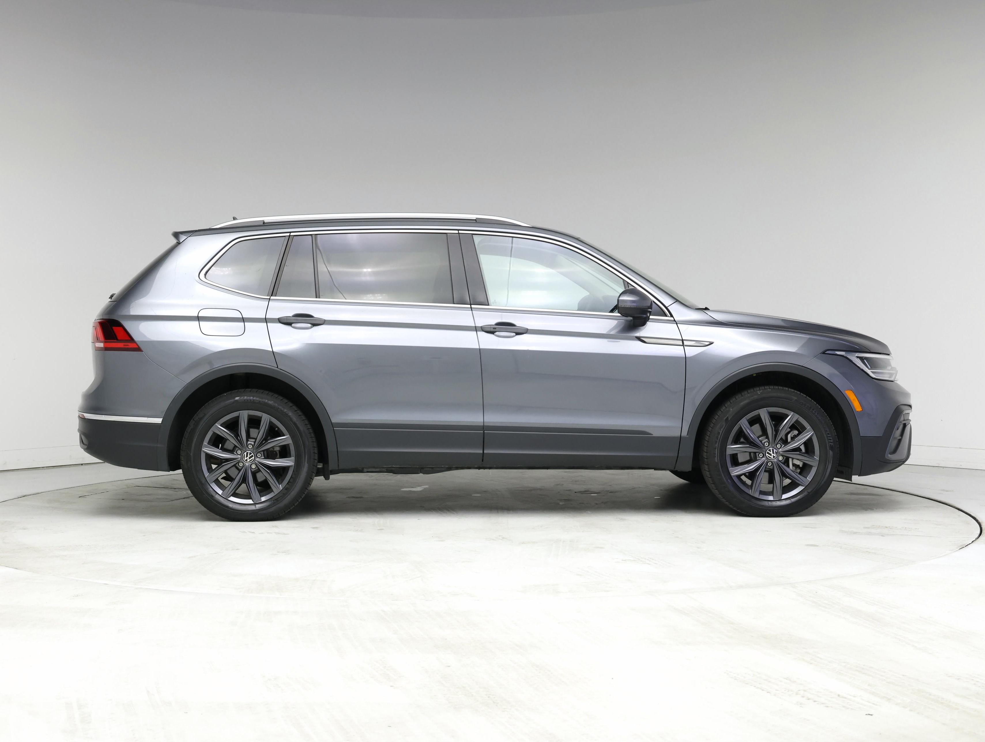 Thumbnail: 2022 Volkswagen Tiguan - 7