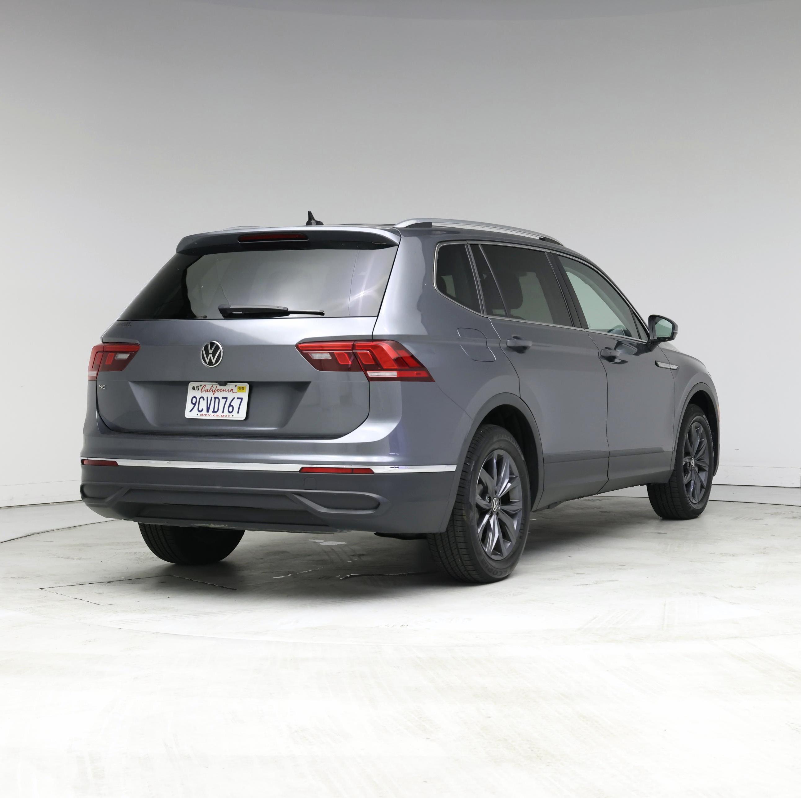 Thumbnail: 2022 Volkswagen Tiguan - 8