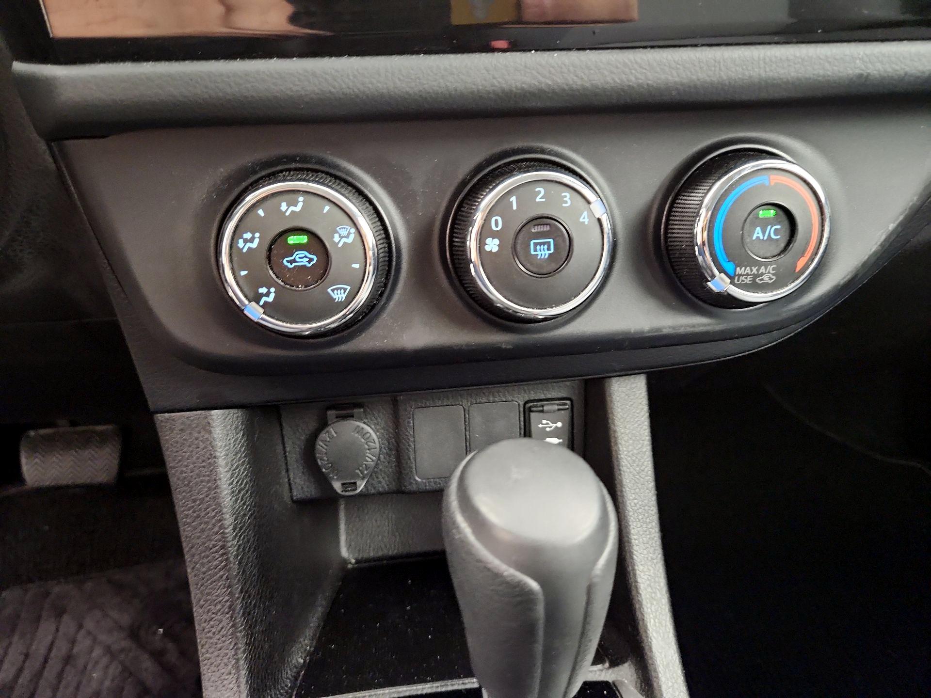 Thumbnail: 2014 Toyota Corolla - 15