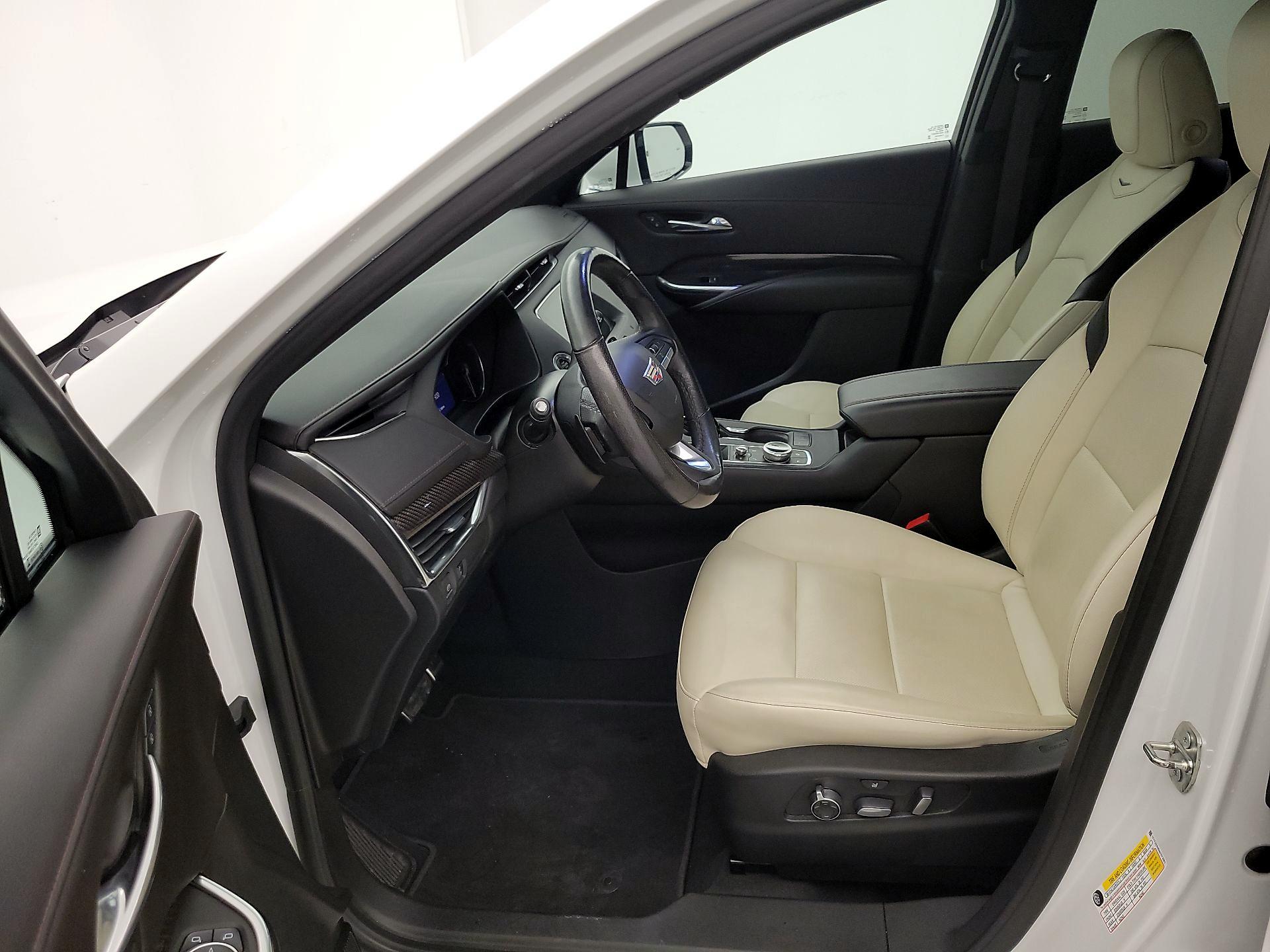 Thumbnail: 2021 Cadillac XT4 - 11