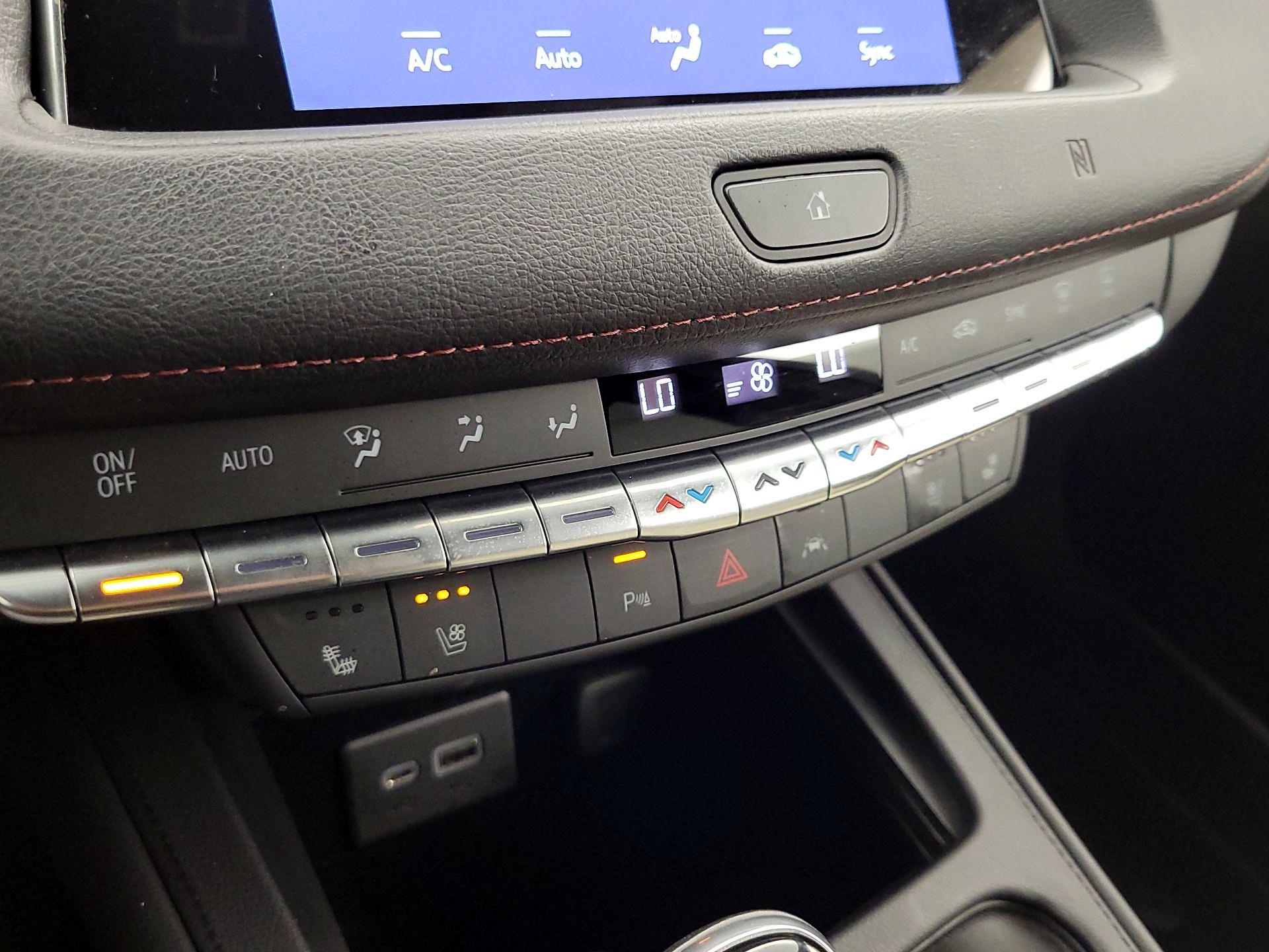 Thumbnail: 2021 Cadillac XT4 - 16