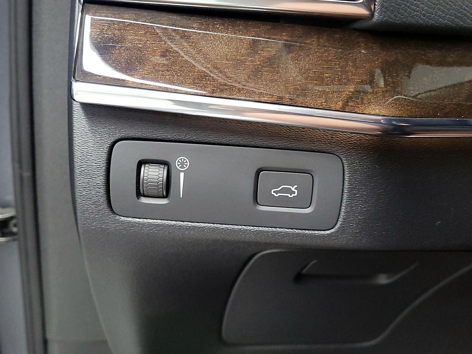 Thumbnail: 2016 Volvo XC90 - 13