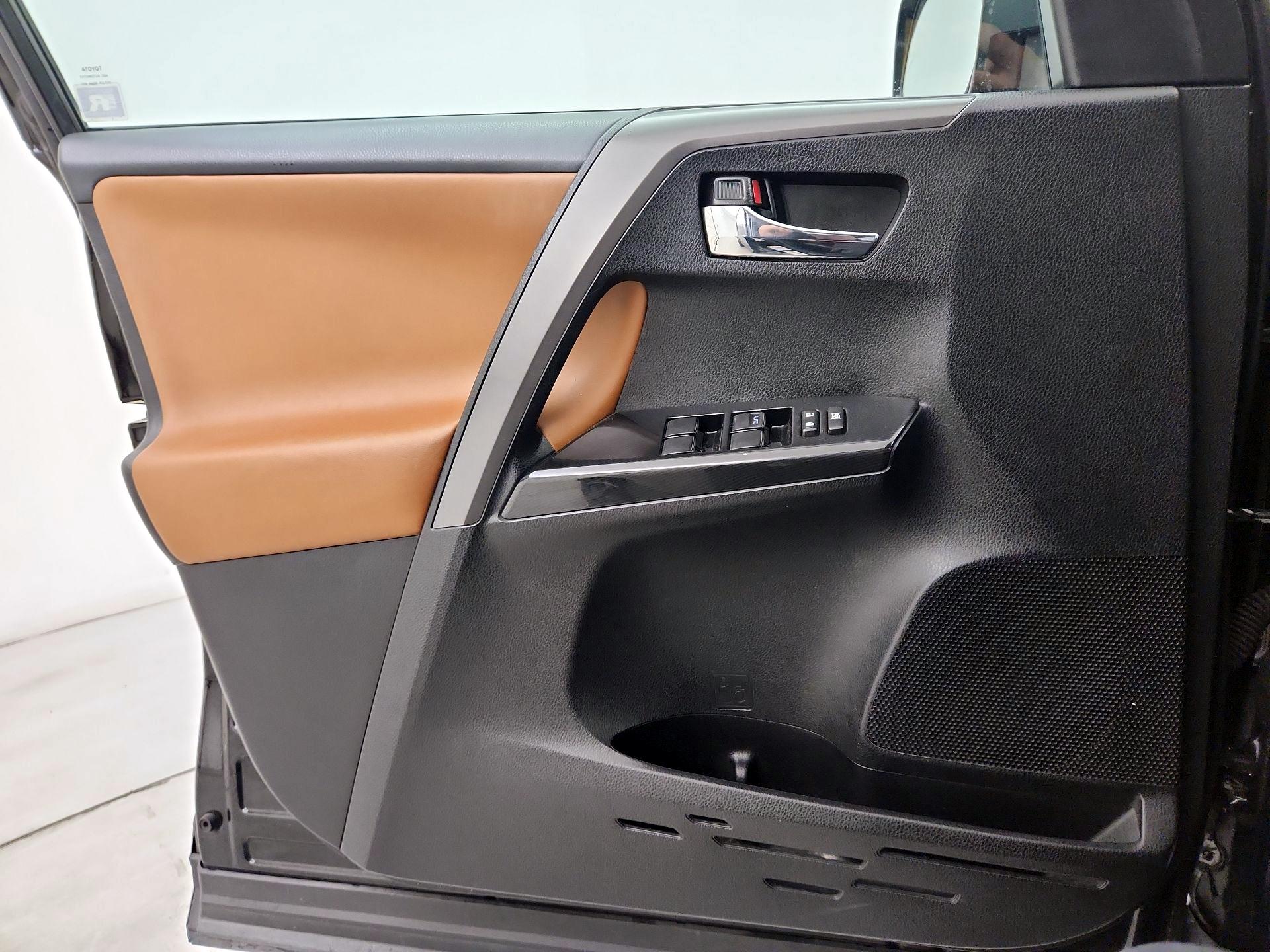Thumbnail: 2016 Toyota RAV4 - 12