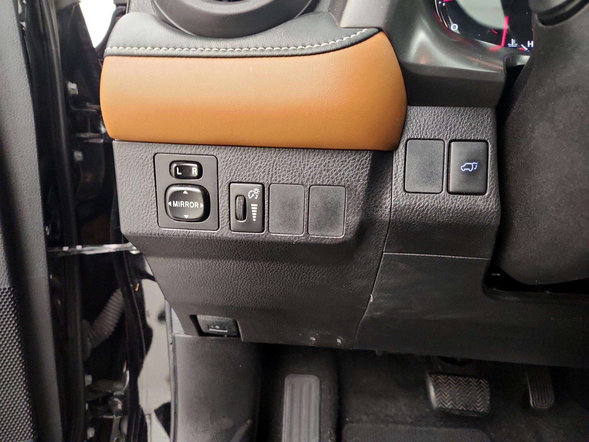 Thumbnail: 2016 Toyota RAV4 - 13