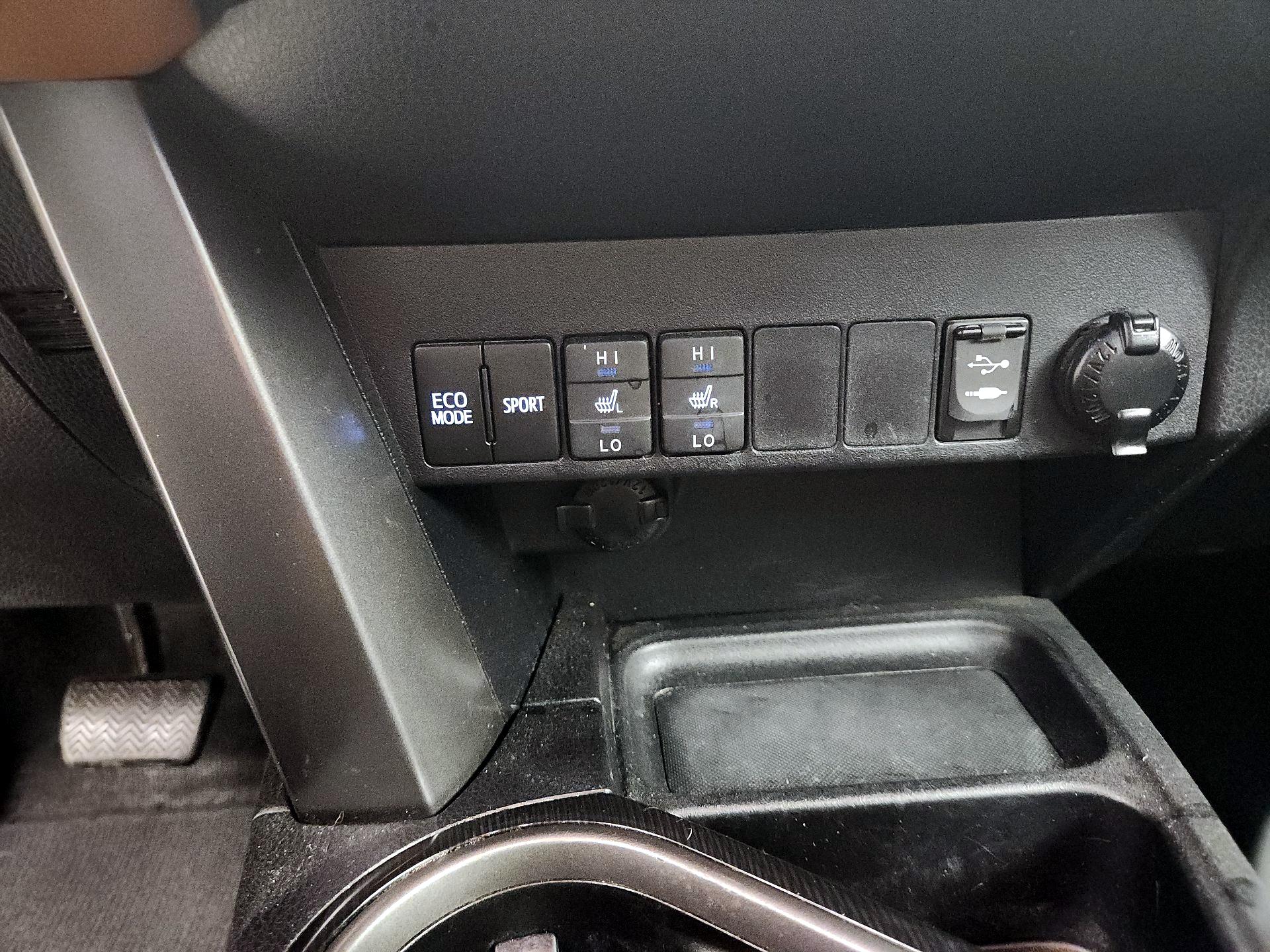 Thumbnail: 2016 Toyota RAV4 - 18
