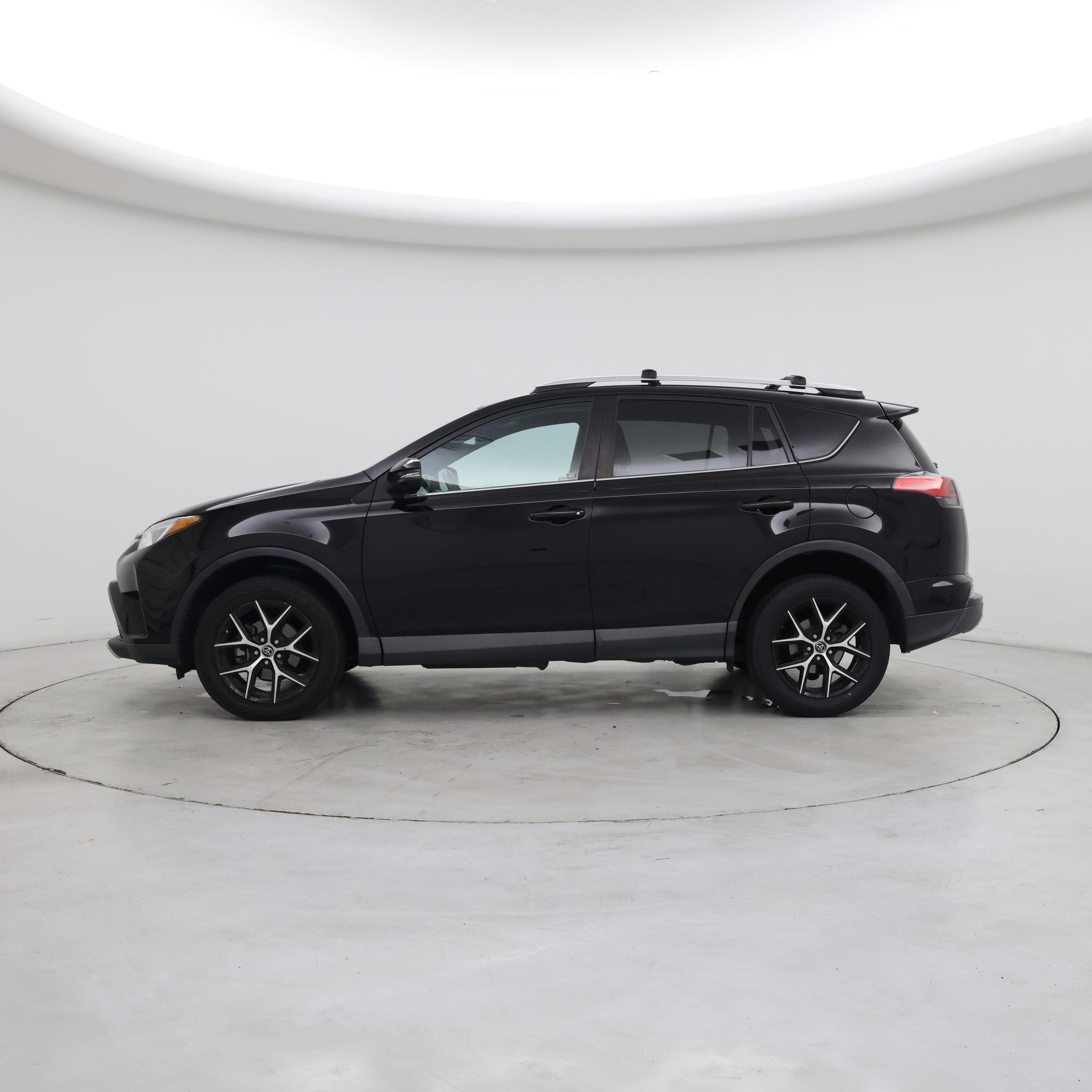 Thumbnail: 2016 Toyota RAV4 - 3