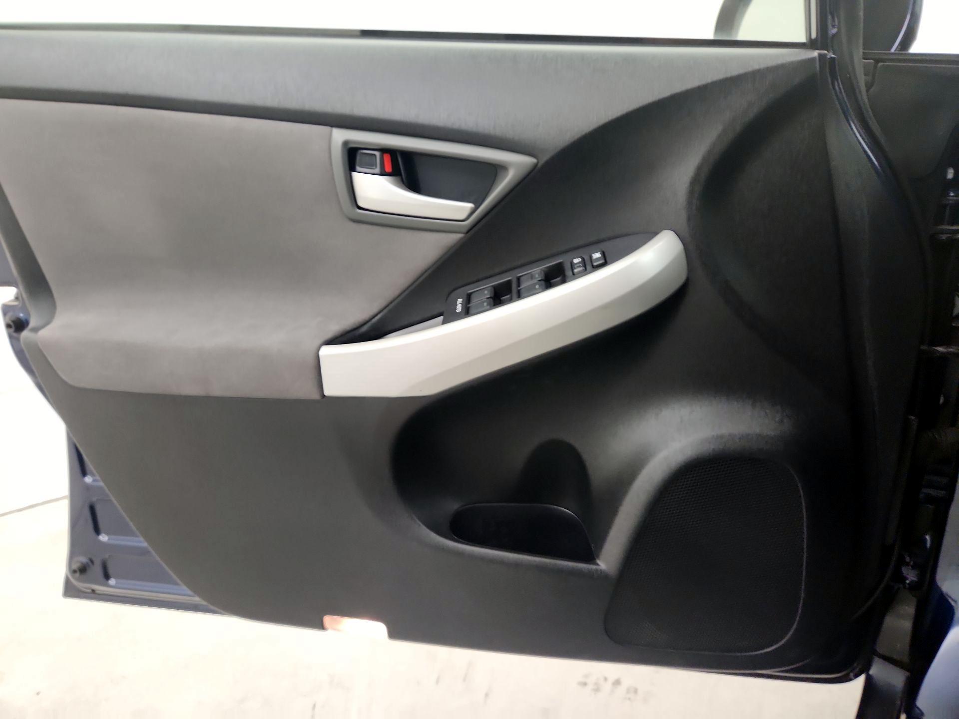 Thumbnail: 2014 Toyota Prius - 12