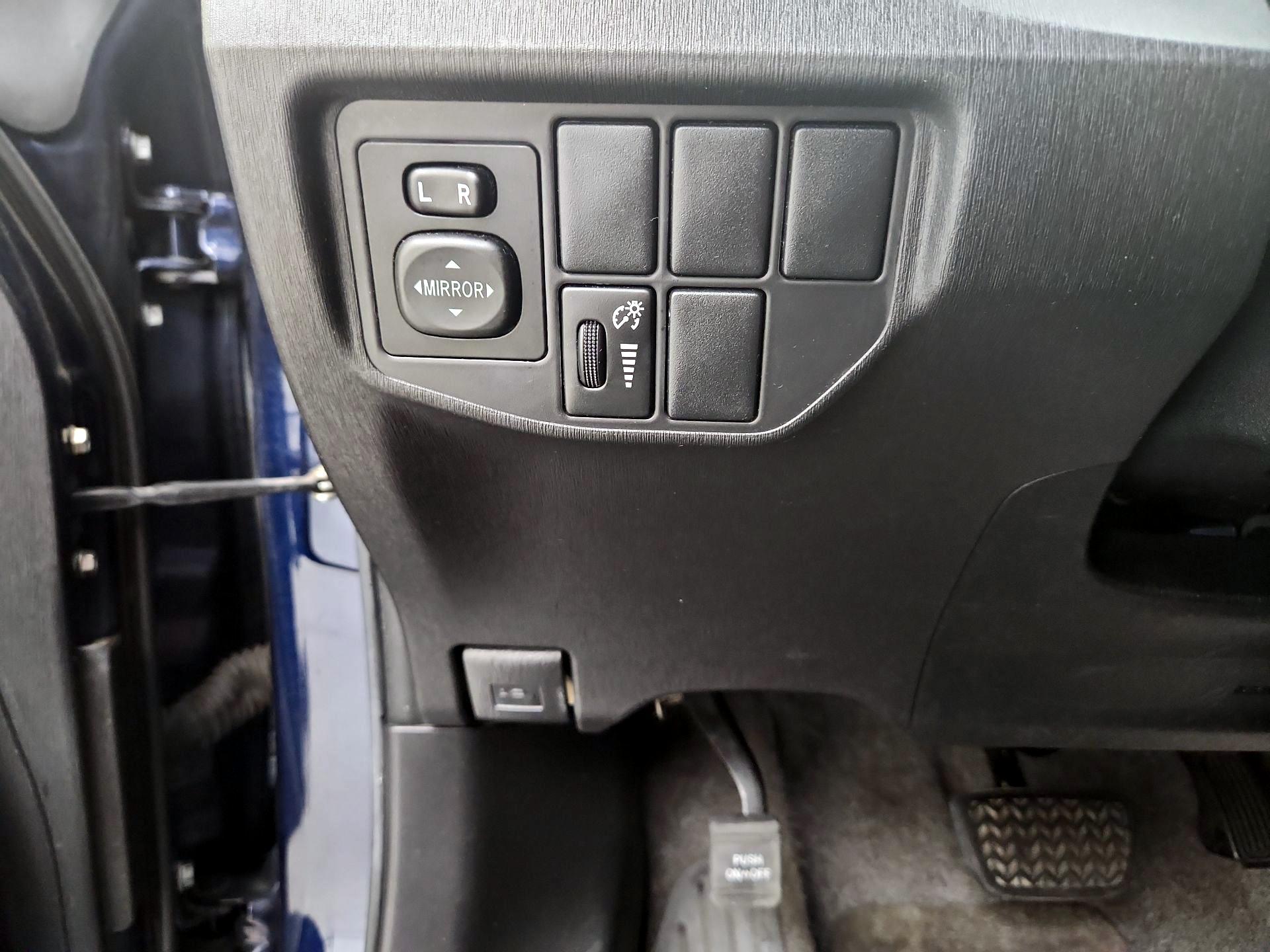 Thumbnail: 2014 Toyota Prius - 13