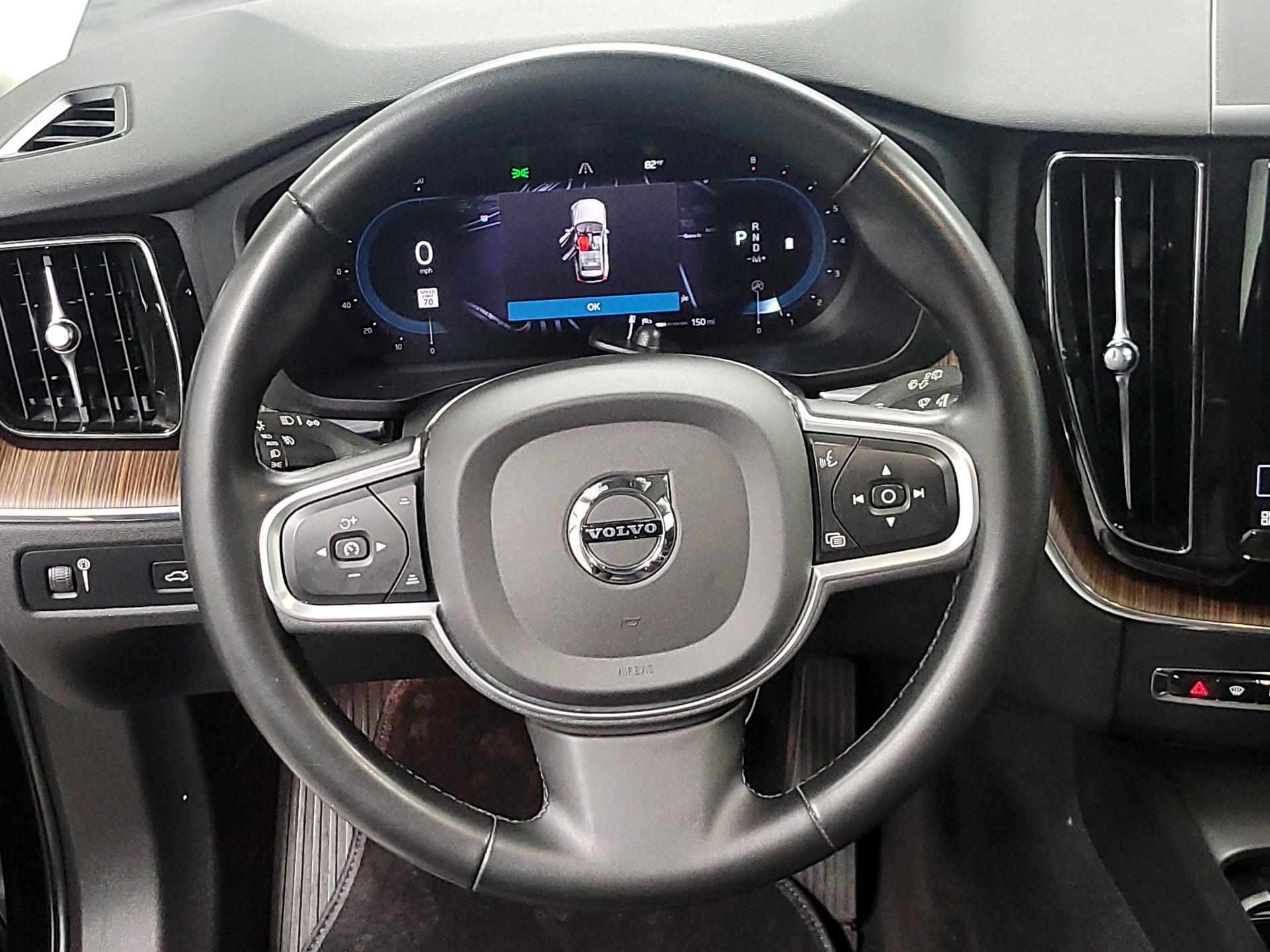 Thumbnail: 2022 Volvo XC60 - 10