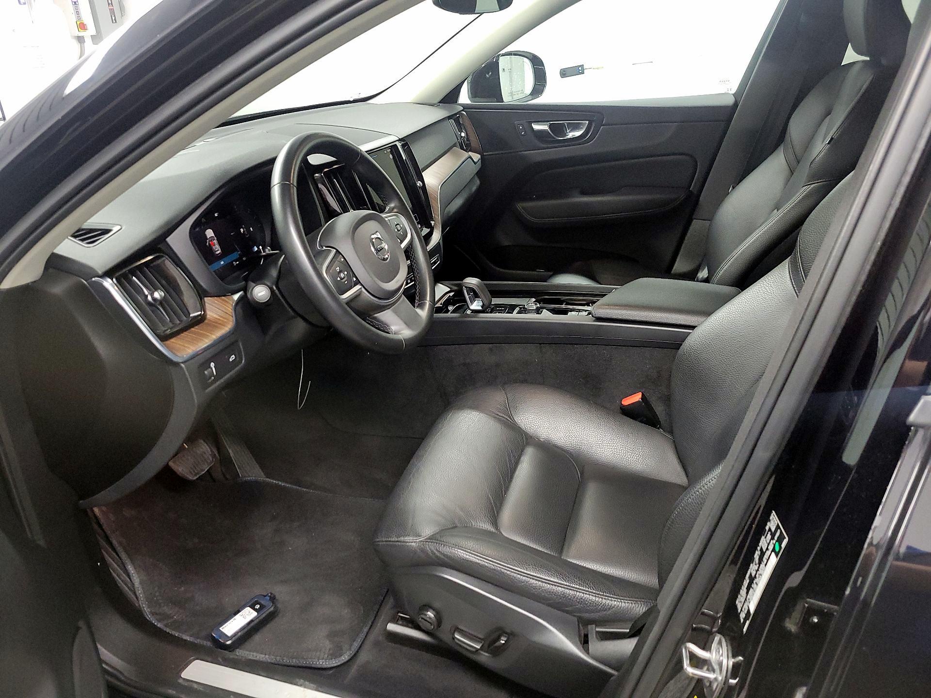 Thumbnail: 2022 Volvo XC60 - 11