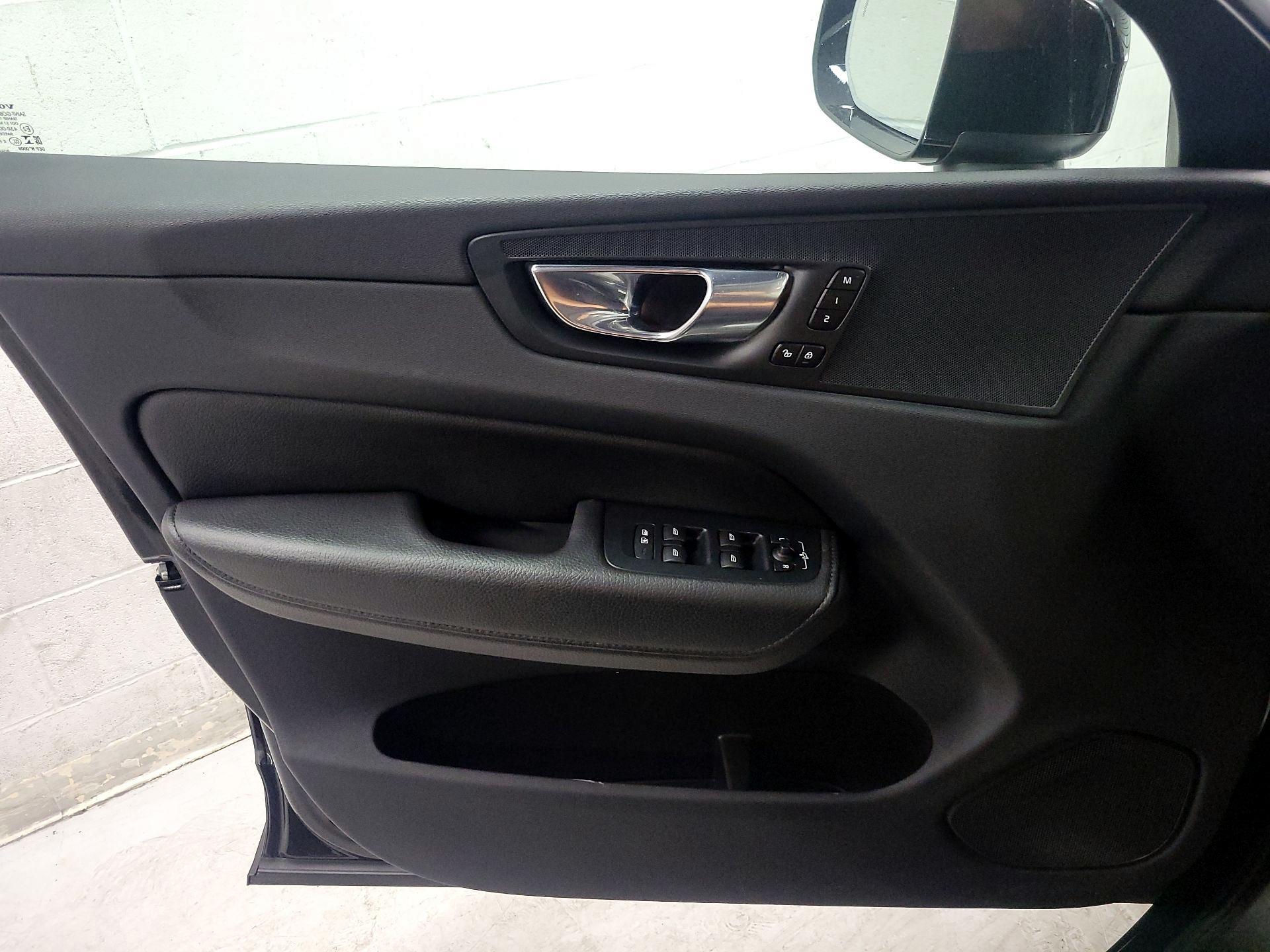 Thumbnail: 2022 Volvo XC60 - 12