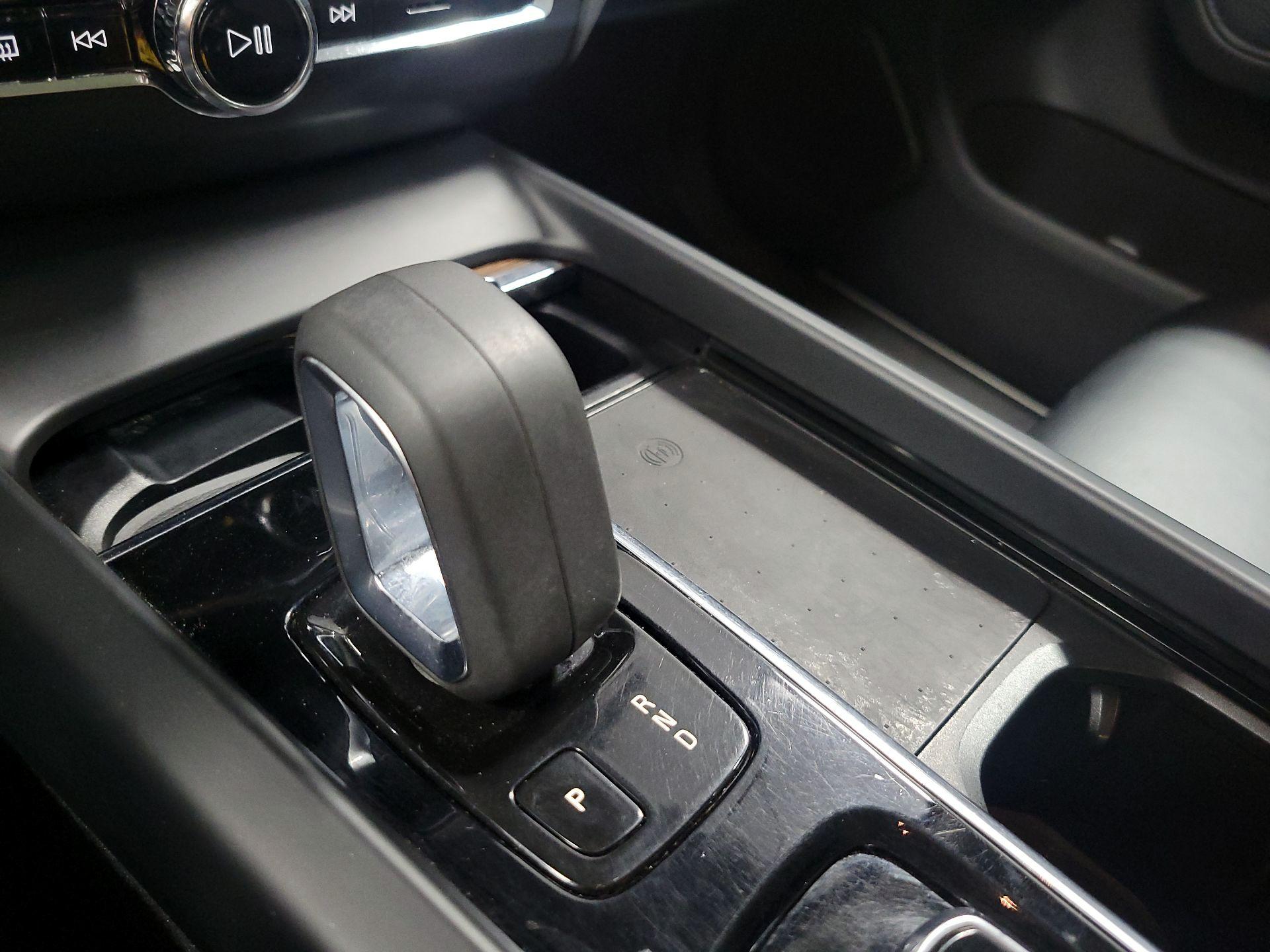 Thumbnail: 2022 Volvo XC60 - 16