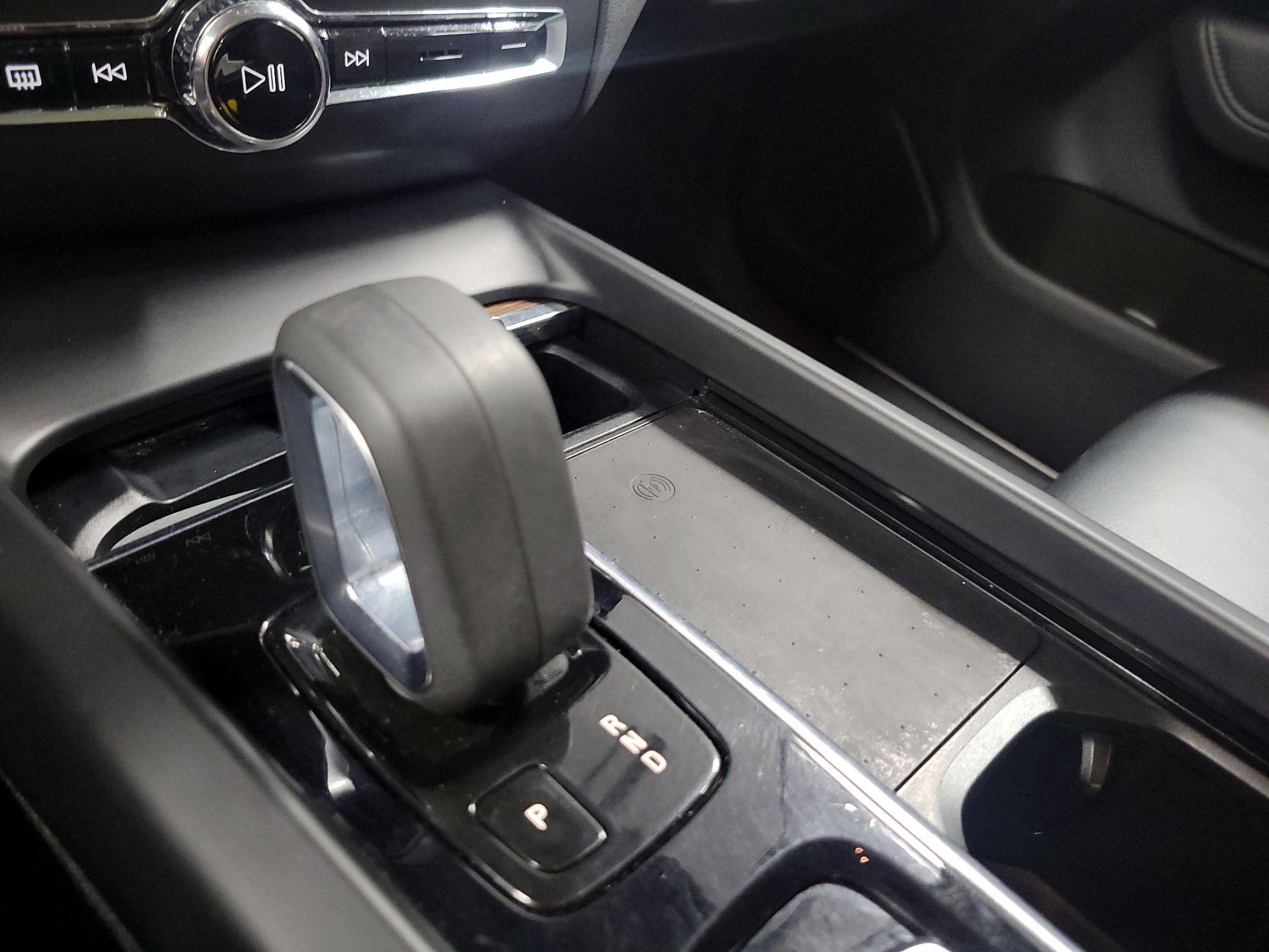 Thumbnail: 2022 Volvo XC60 - 17