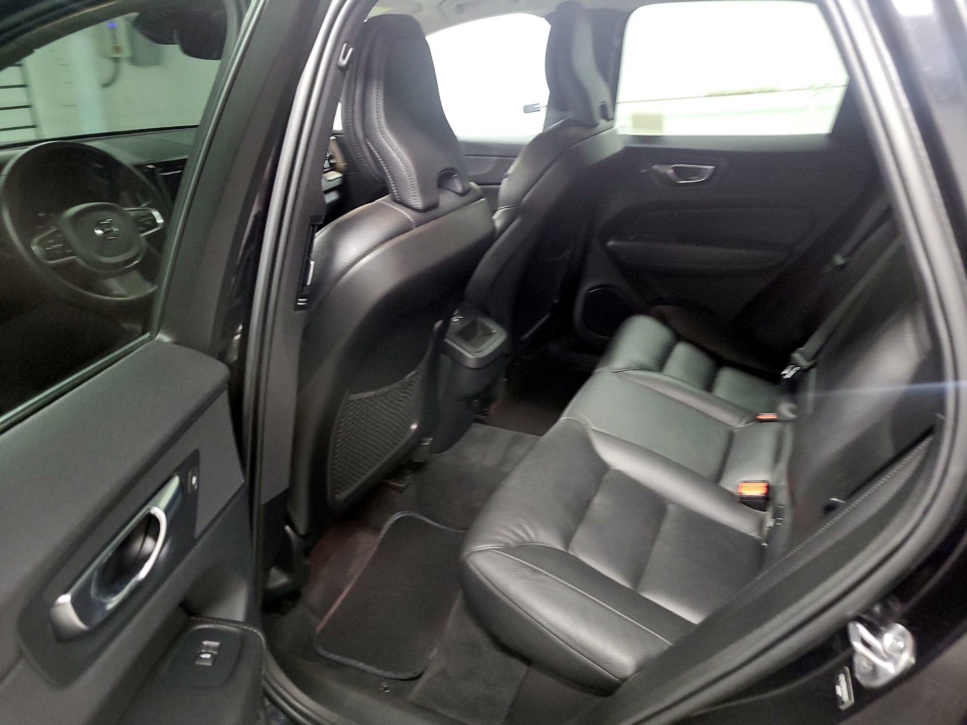 Thumbnail: 2022 Volvo XC60 - 18