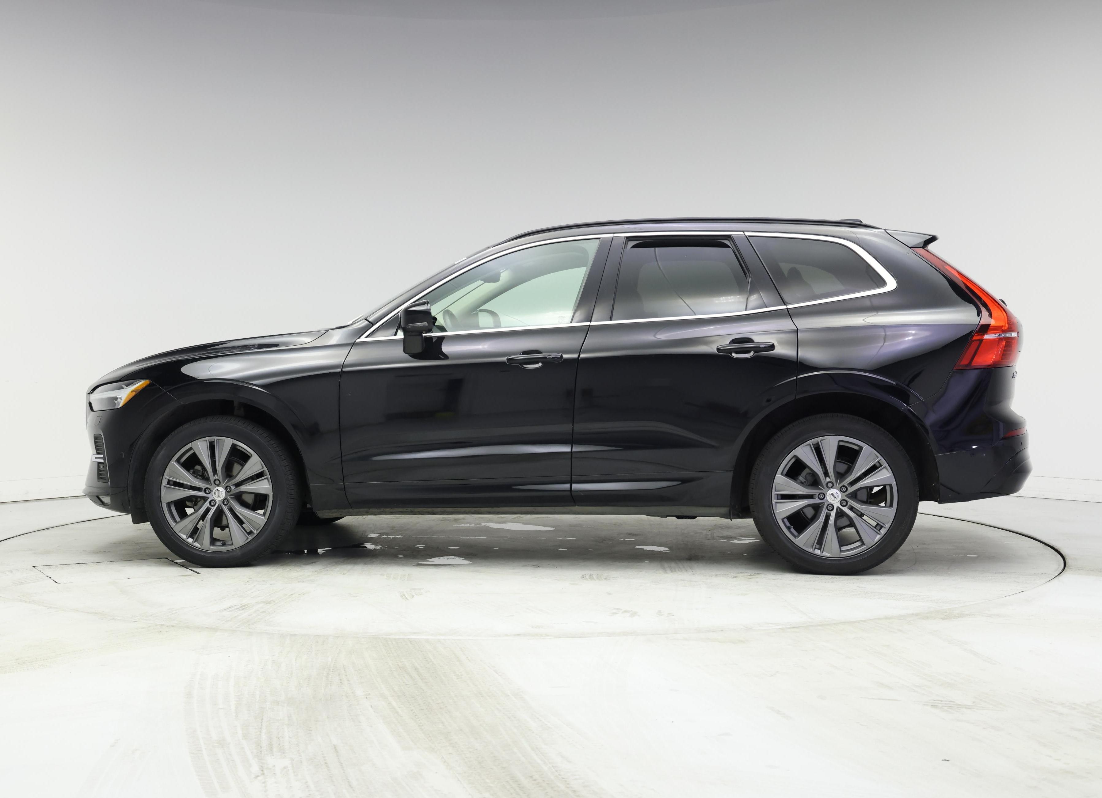 Thumbnail: 2022 Volvo XC60 - 3