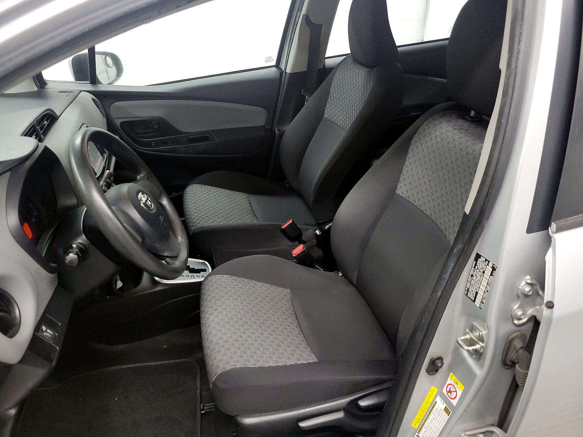 Thumbnail: 2015 Toyota Yaris - 11