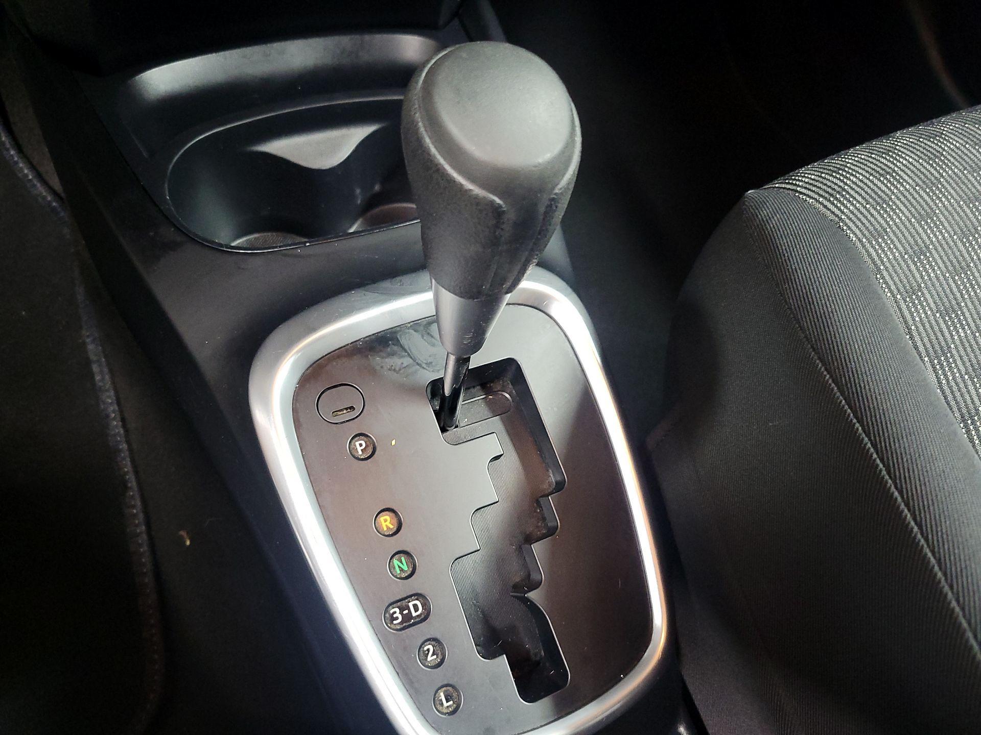 Thumbnail: 2015 Toyota Yaris - 15