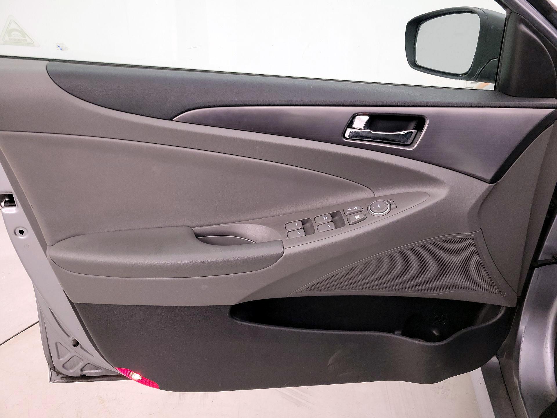 Thumbnail: 2014 Hyundai Sonata - 12