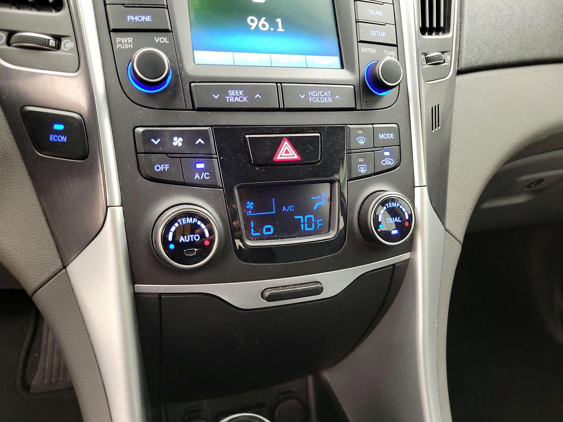 Thumbnail: 2014 Hyundai Sonata - 16