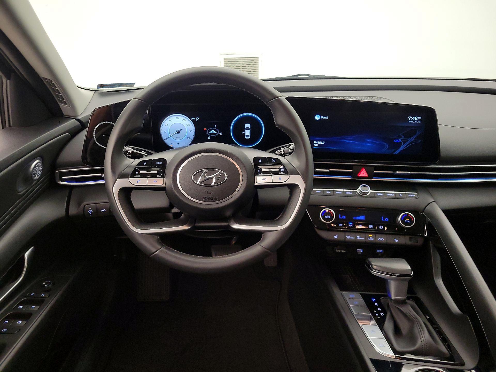 Thumbnail: 2022 Hyundai Elantra - 10