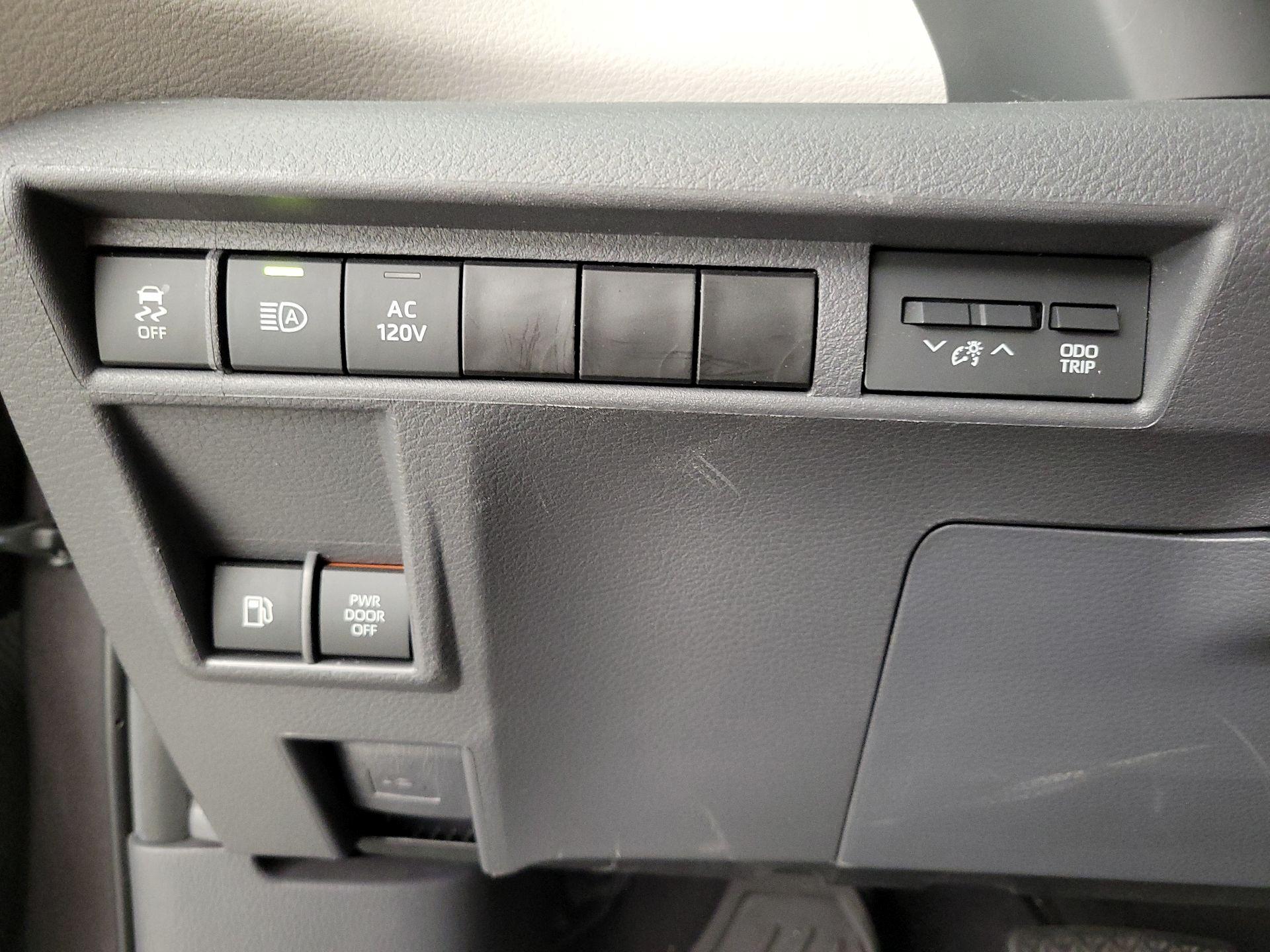 Thumbnail: 2024 Toyota Sienna - 13