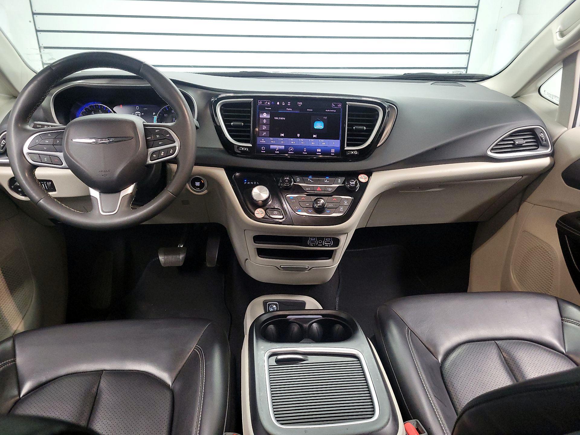 Thumbnail: 2023 Chrysler Pacifica - 9
