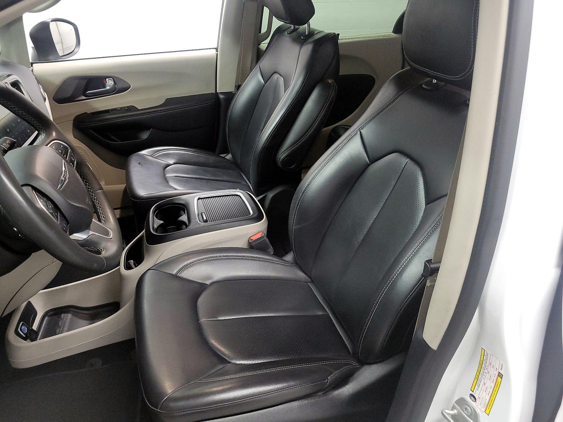 Thumbnail: 2023 Chrysler Pacifica - 11