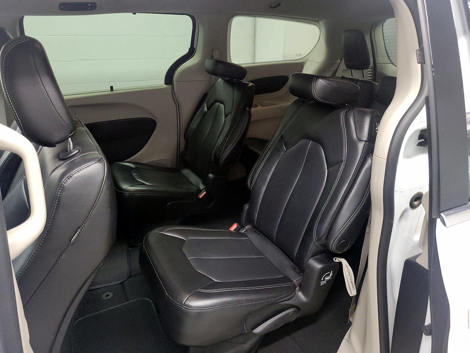 Thumbnail: 2023 Chrysler Pacifica - 16