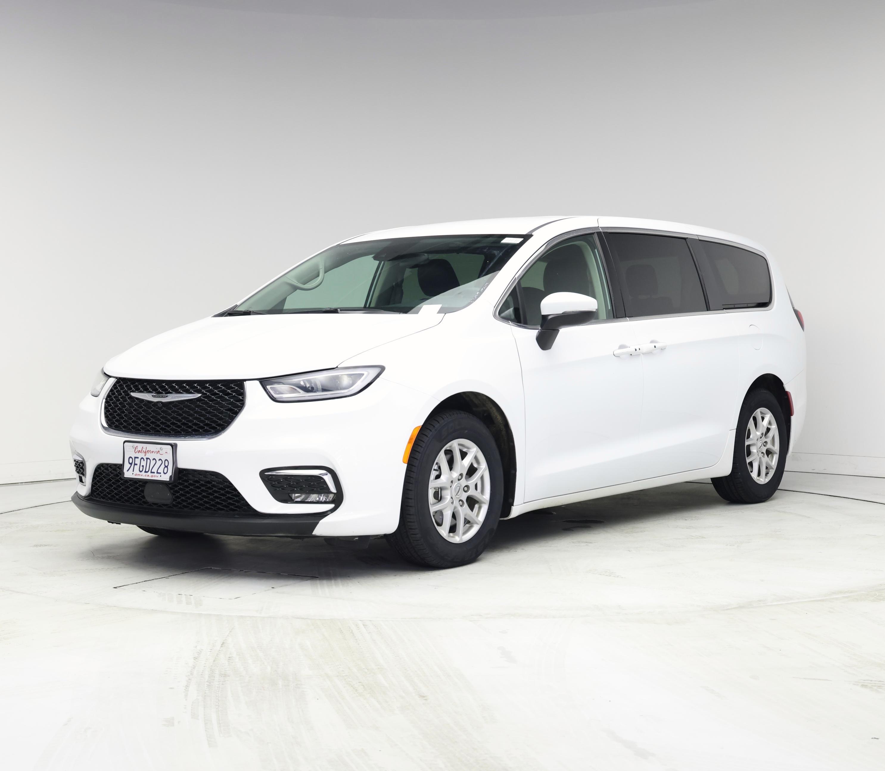 Thumbnail: 2023 Chrysler Pacifica - 4